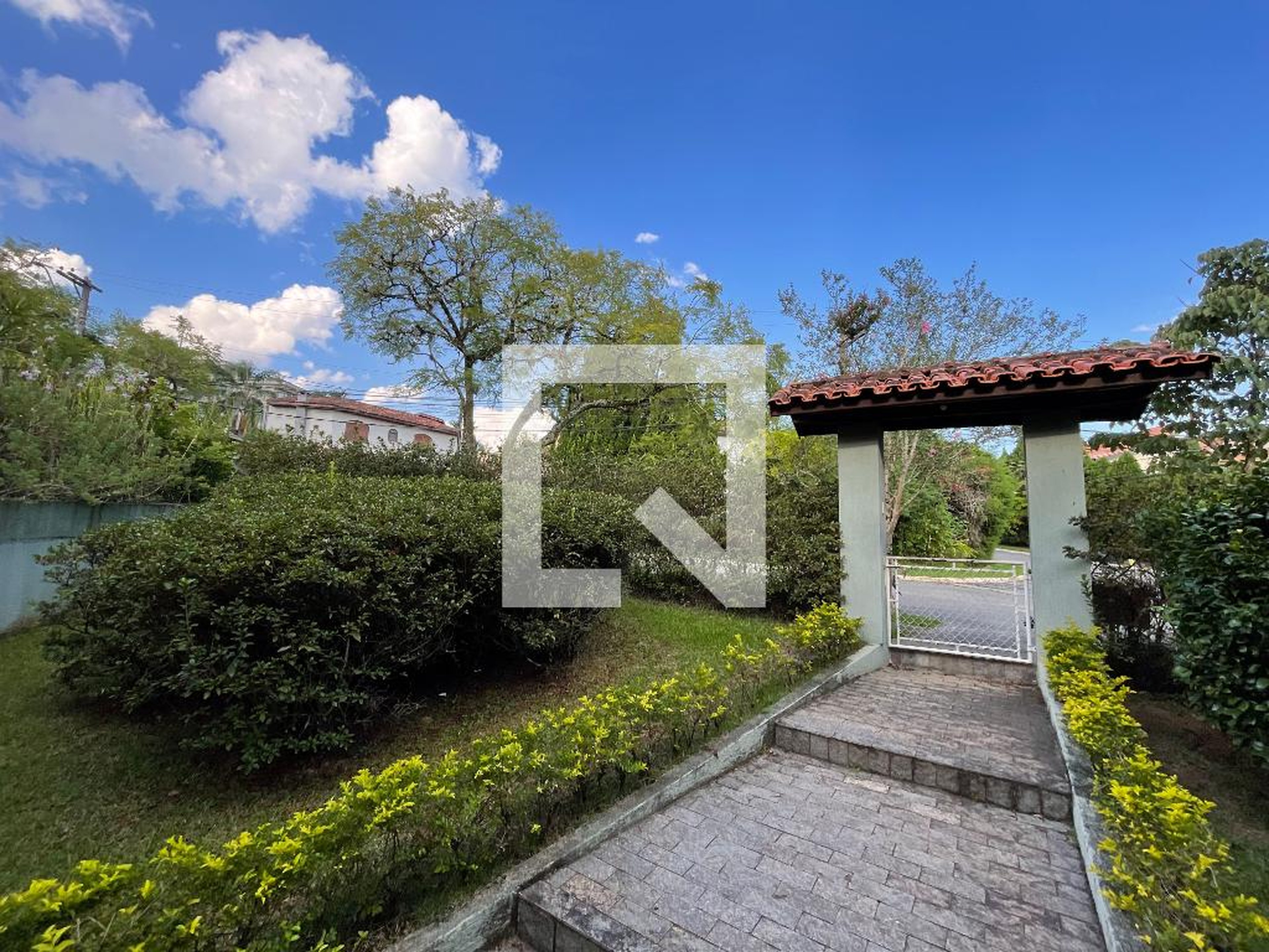 Fachada Condomínio em Rua Mendonça Furtado, 877