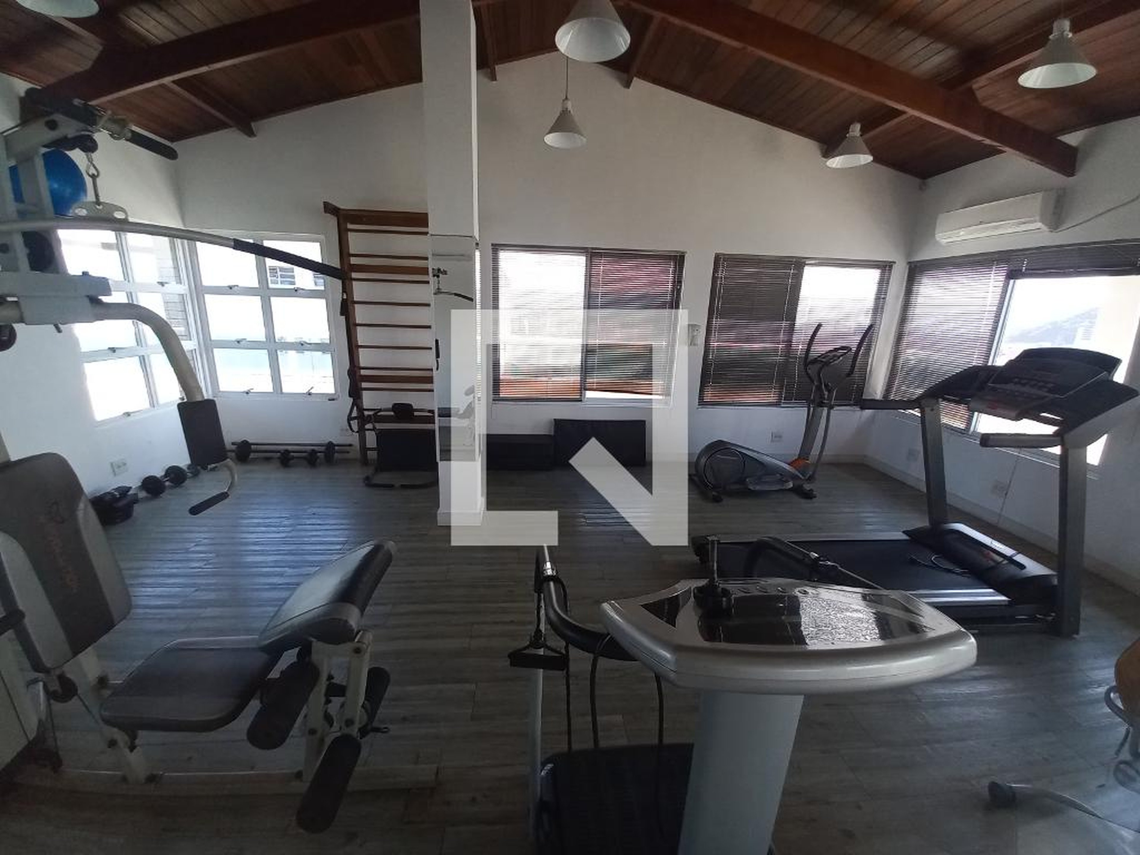 Academia - Sanvi Porchat