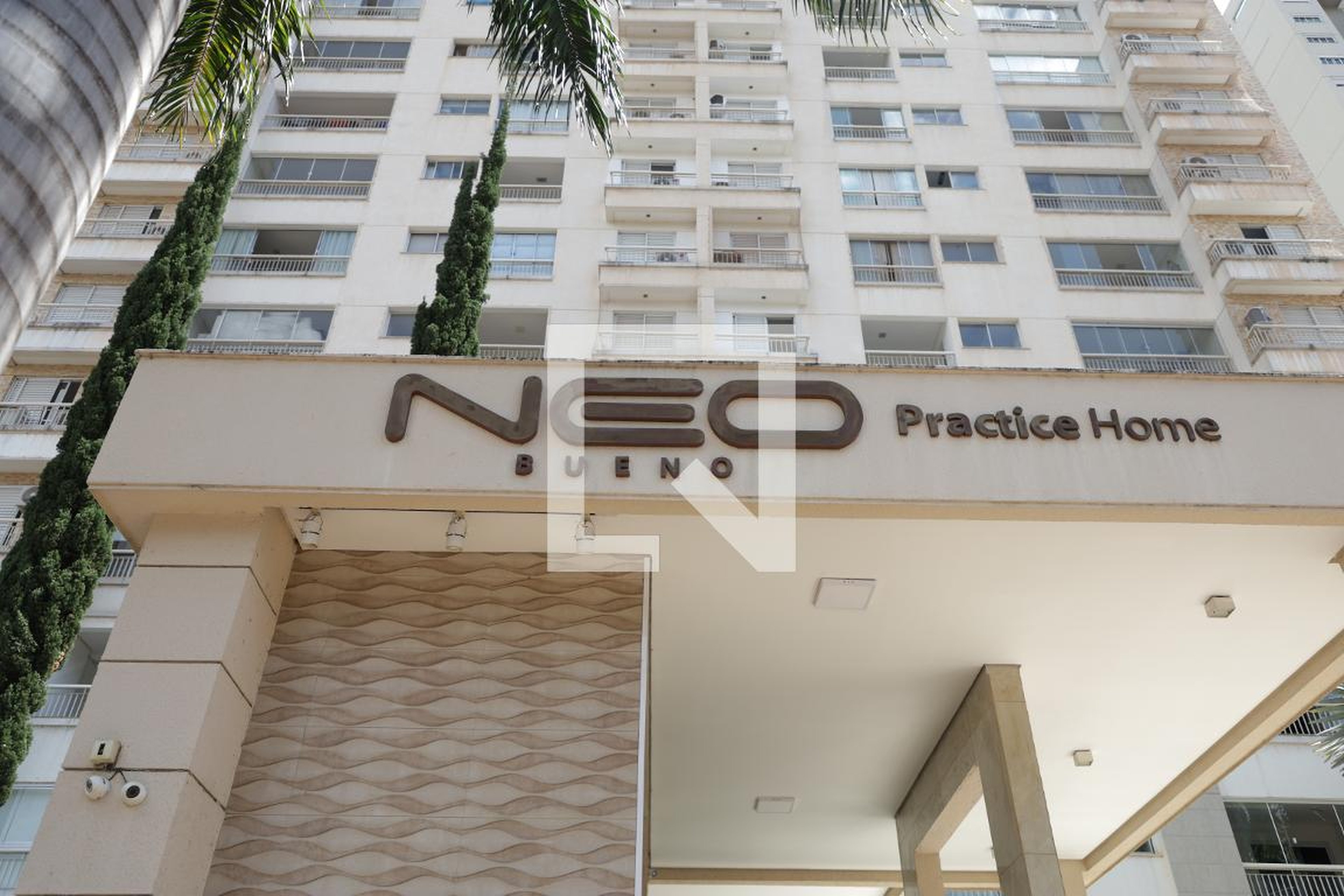 Fachada Condomínio em Rua T-30, 4