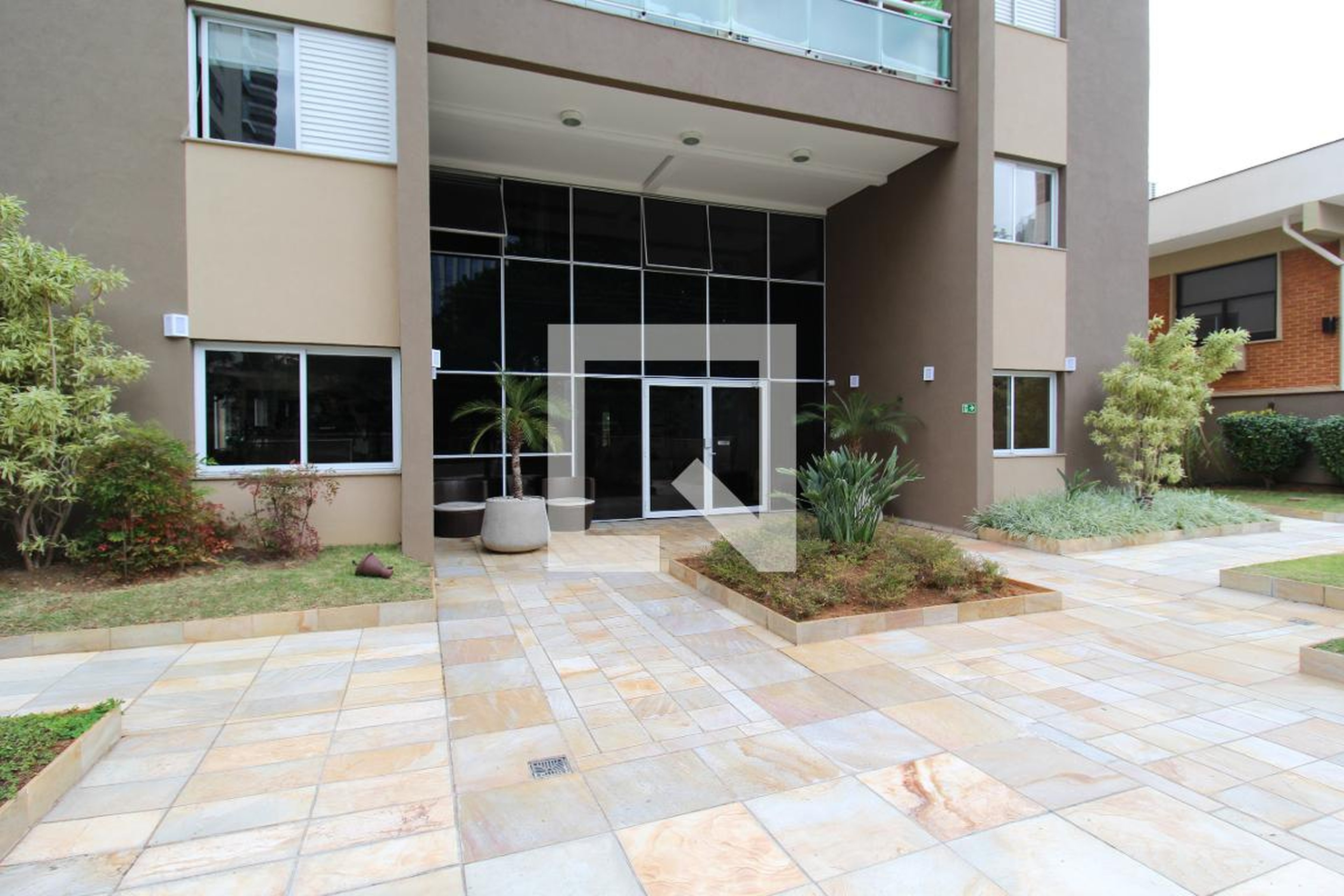 Entrada - L Espace Ajaccio