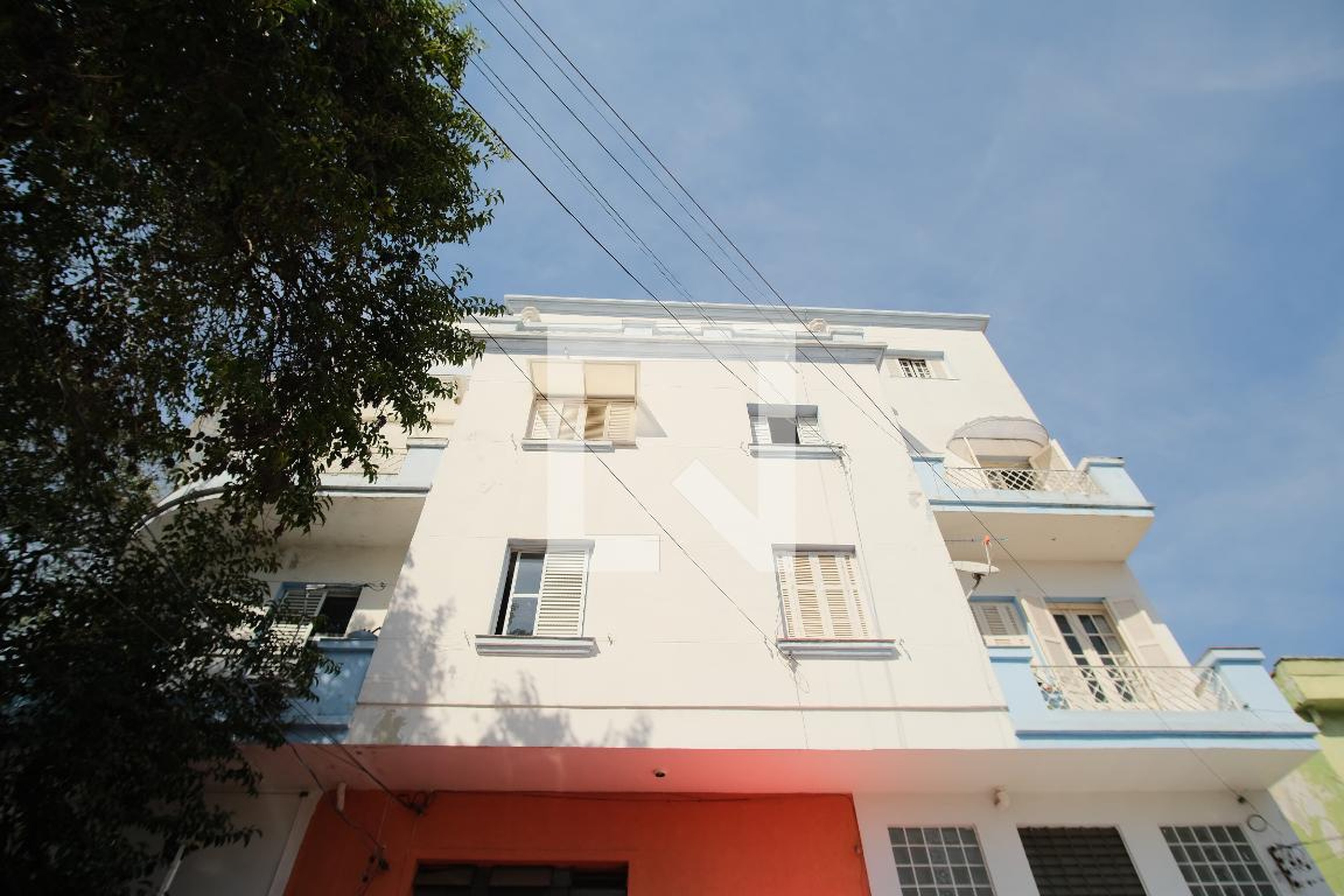 Fachada Condomínio em Rua Bernardo Magalhães, 98