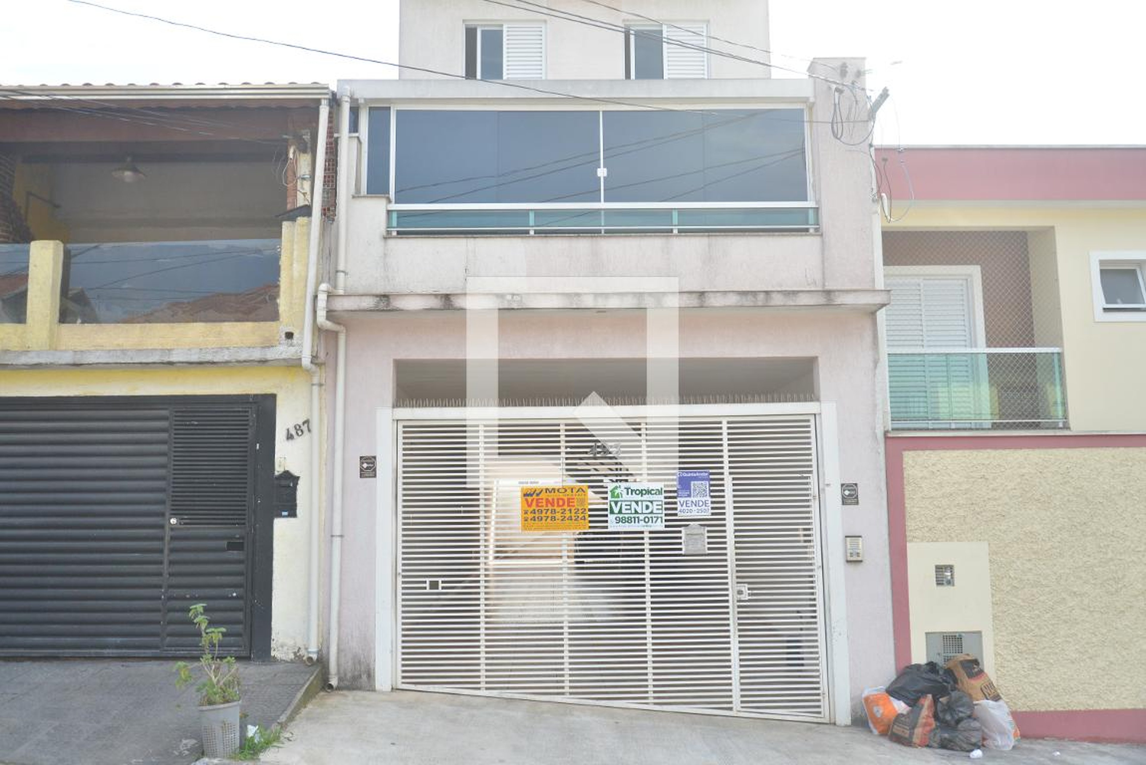 Fachada do Prédio Condomínio em Rua Sérgio Buarque de Holanda, 493