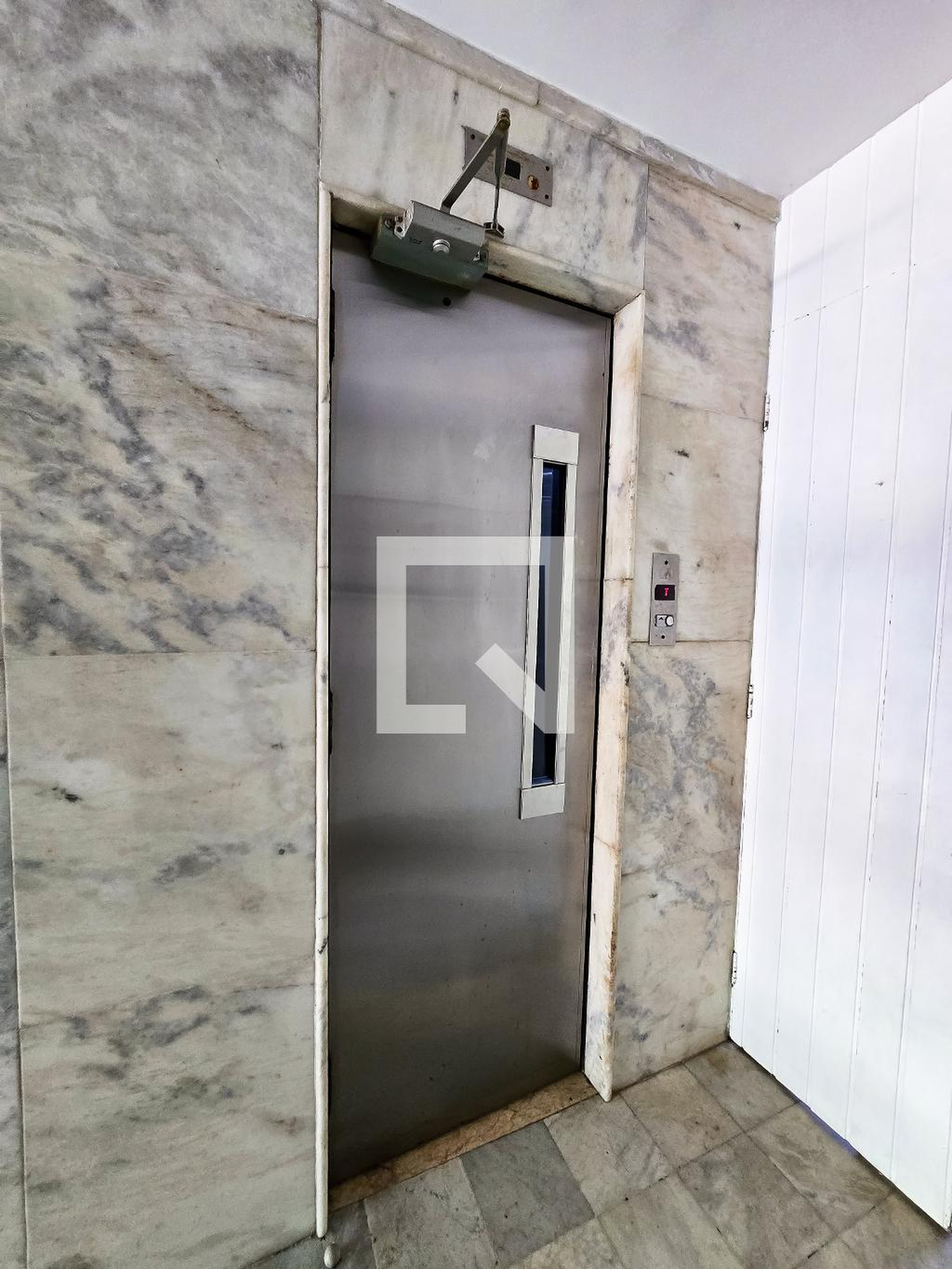 Elevador - Edifício Monica