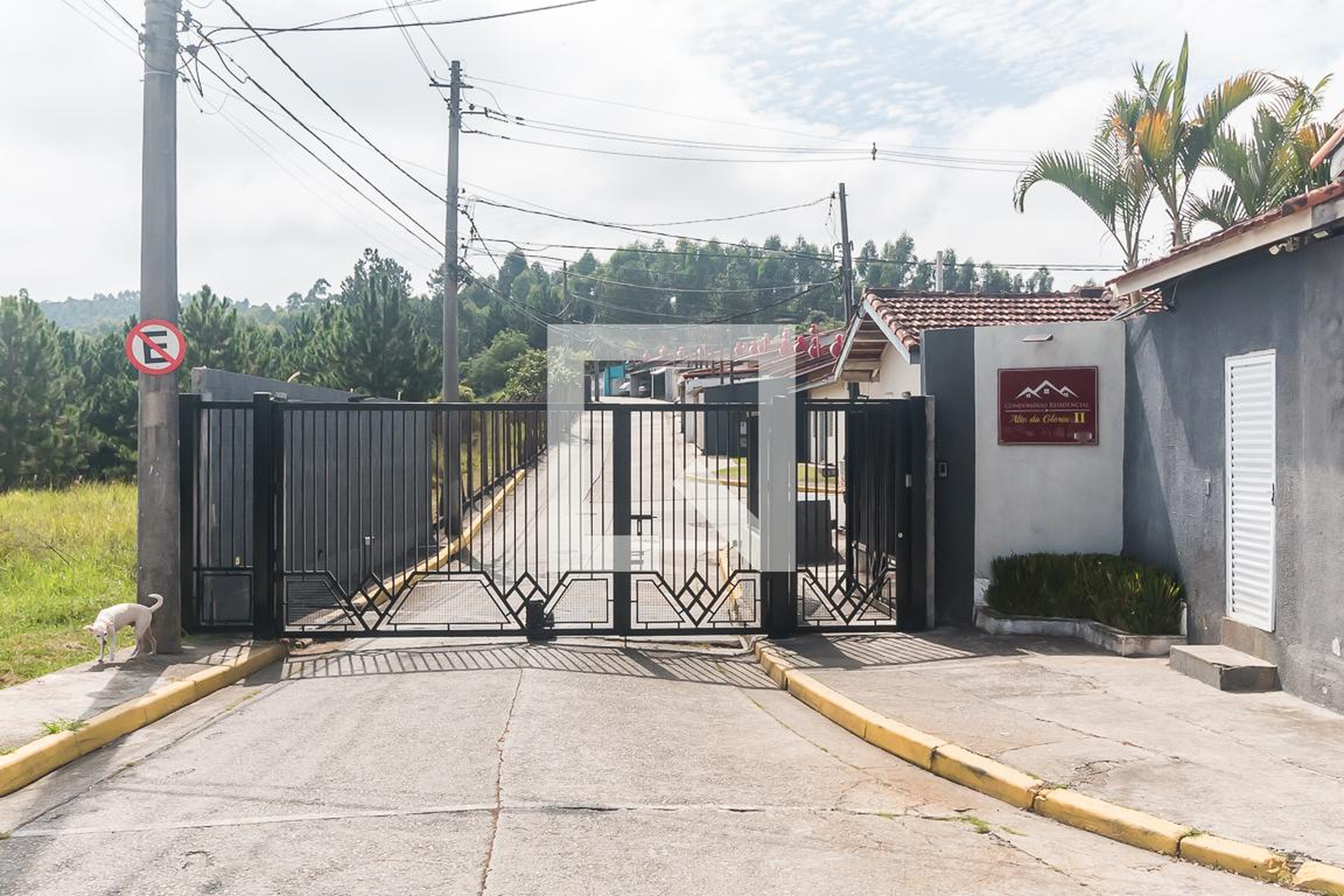 Fachada do Condomínio Condomínio em Rua Monte Gollan, 355