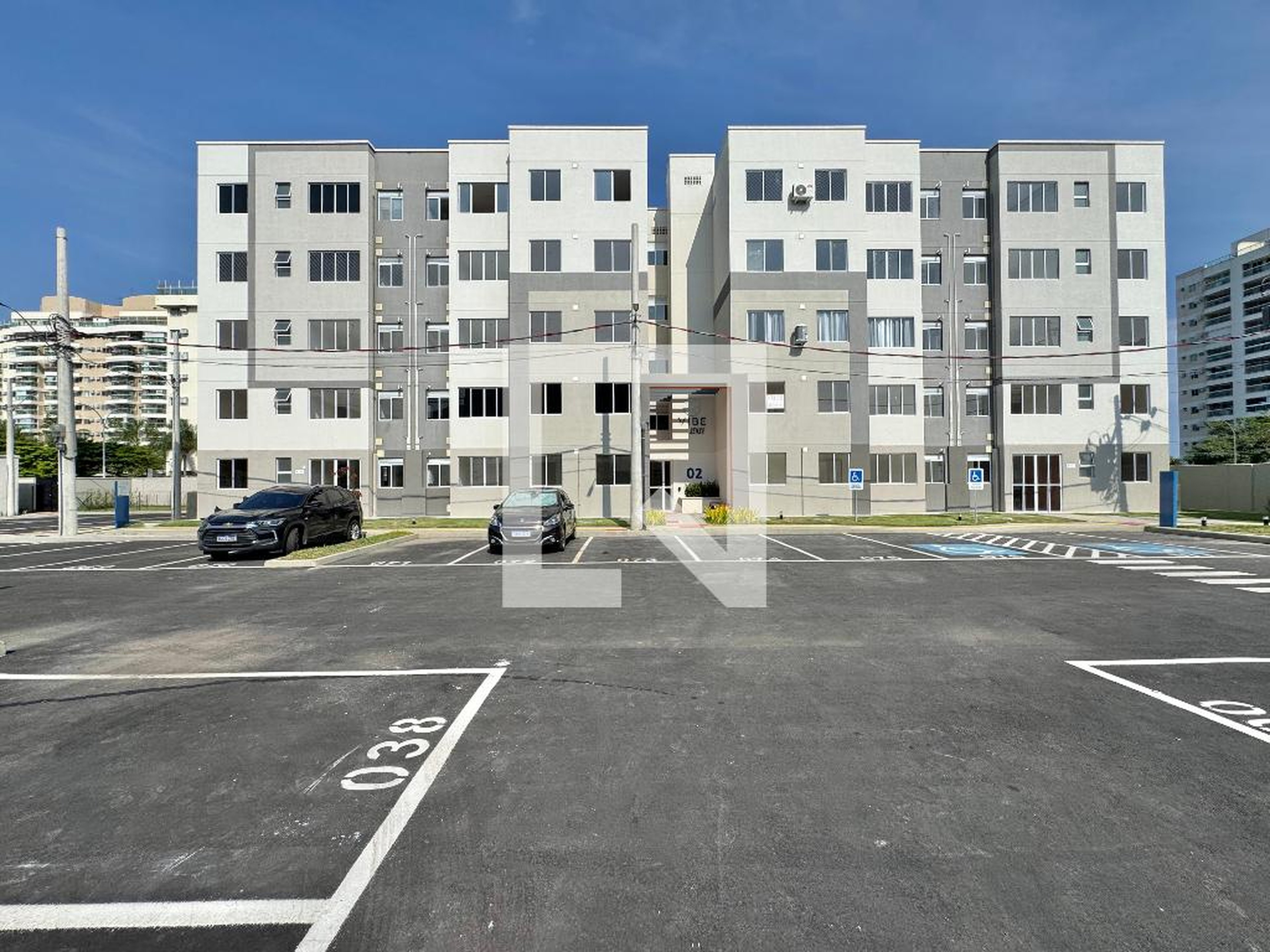 Fachada Condomínio em Avenida Célia Ribeiro da Silva Mendes, 70