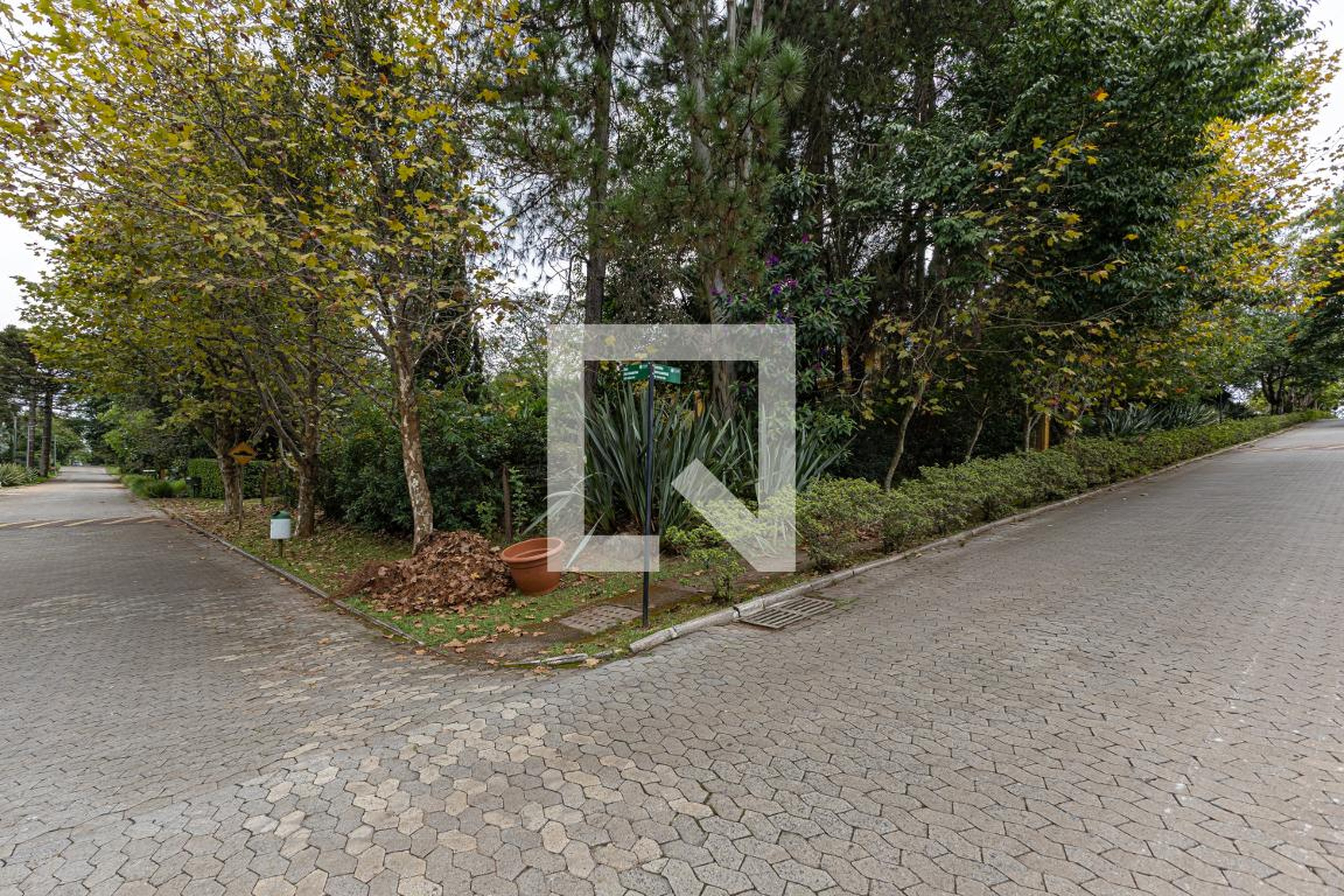 Fachada Condomínio em Rua dos Canários, 1243