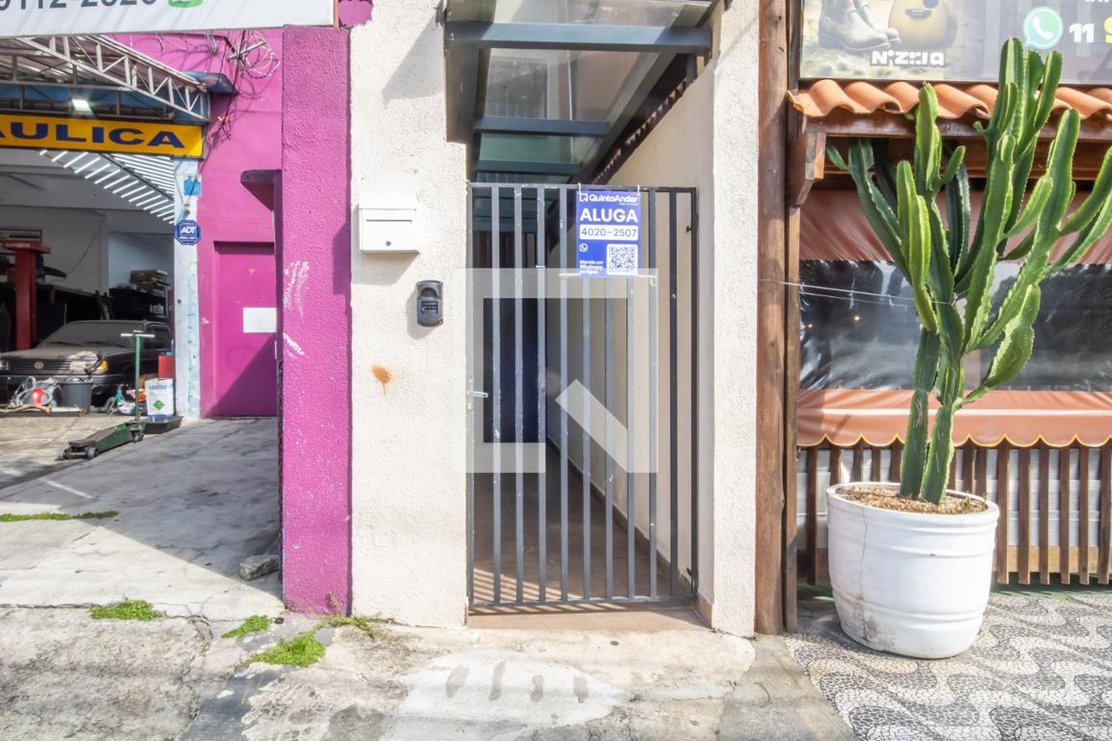 Fachada Condomínio em Avenida Antônio Carlos Costa, 300