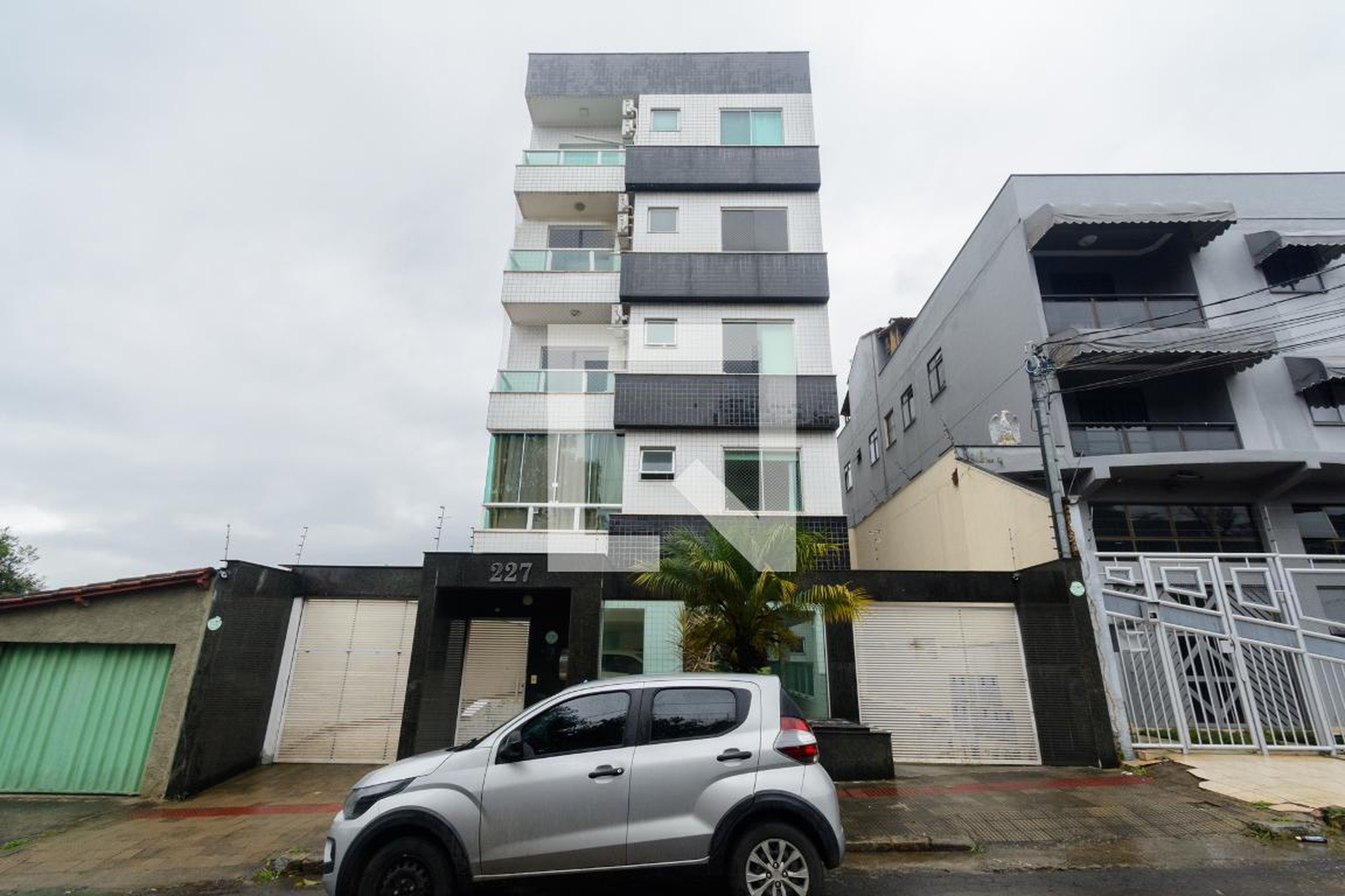 Fachada Condomínio em Rua Águia, 227