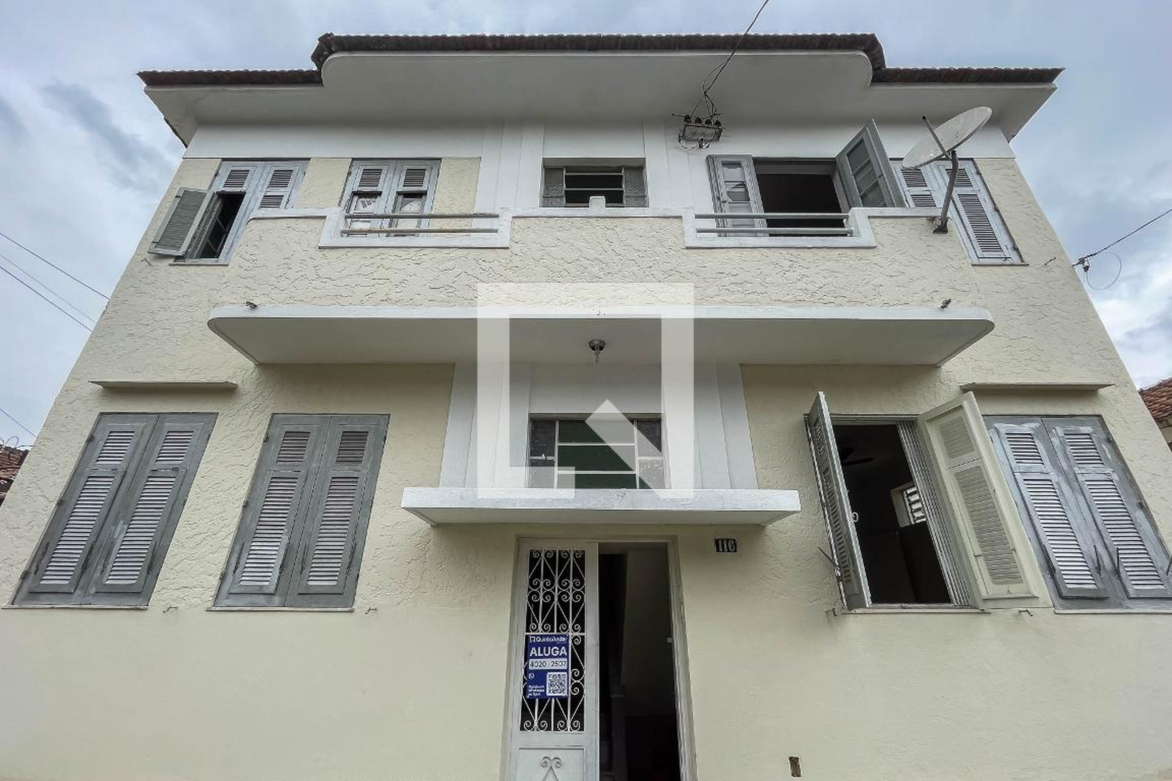 Fachada Condomínio em Rua Almirante Ari Parreiras, 116