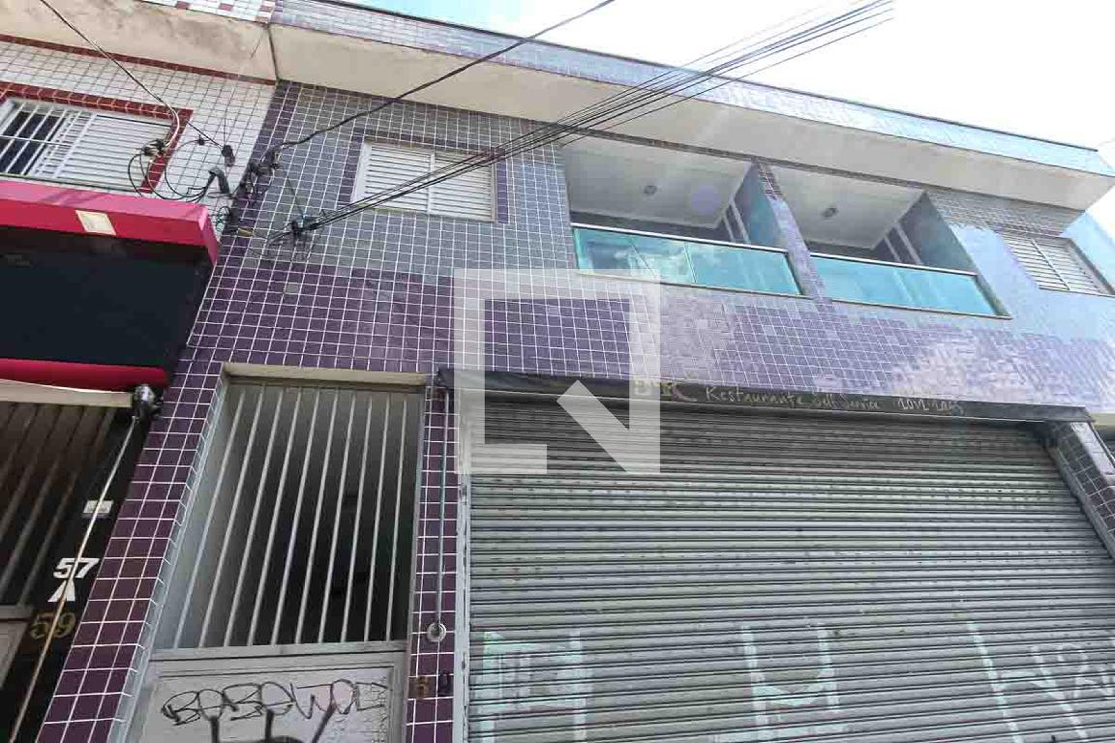 Fachada Condomínio em Rua Nelson de Oliveira, 69