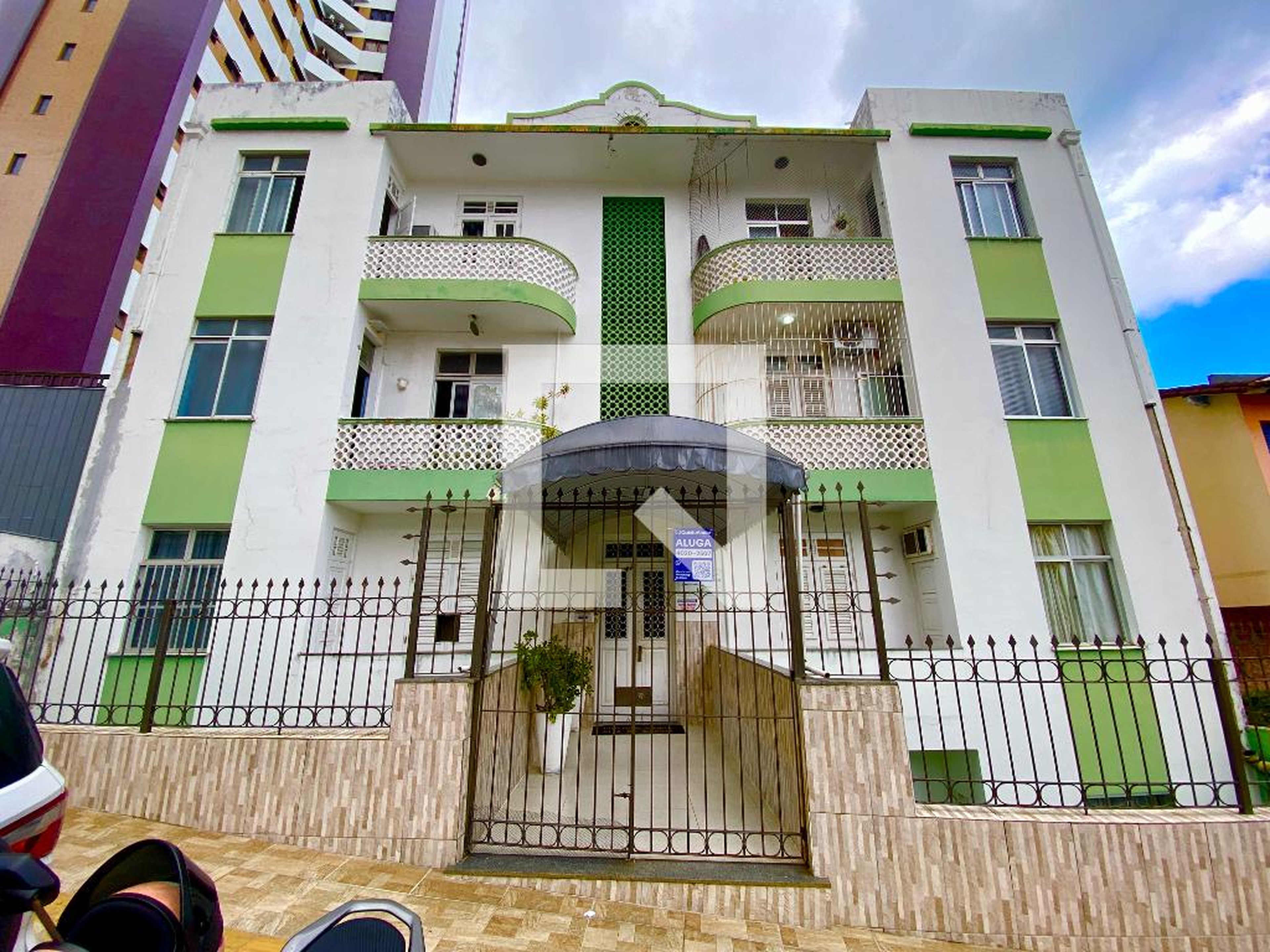 Fachada Condomínio em Rua Santa Rita de Cássia, 101