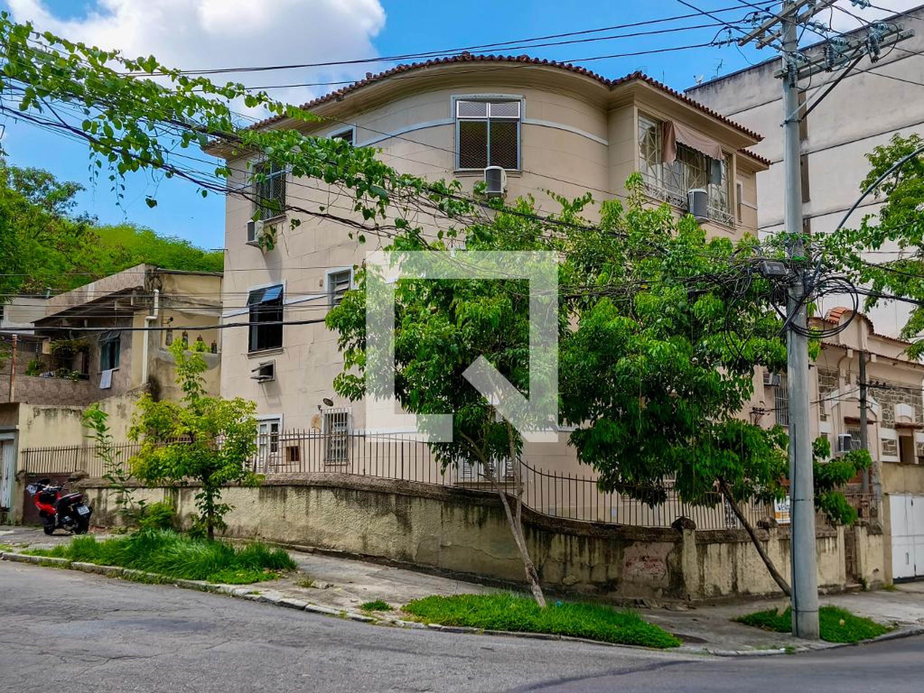 Fachada Condomínio em Rua Souza Franco, 880