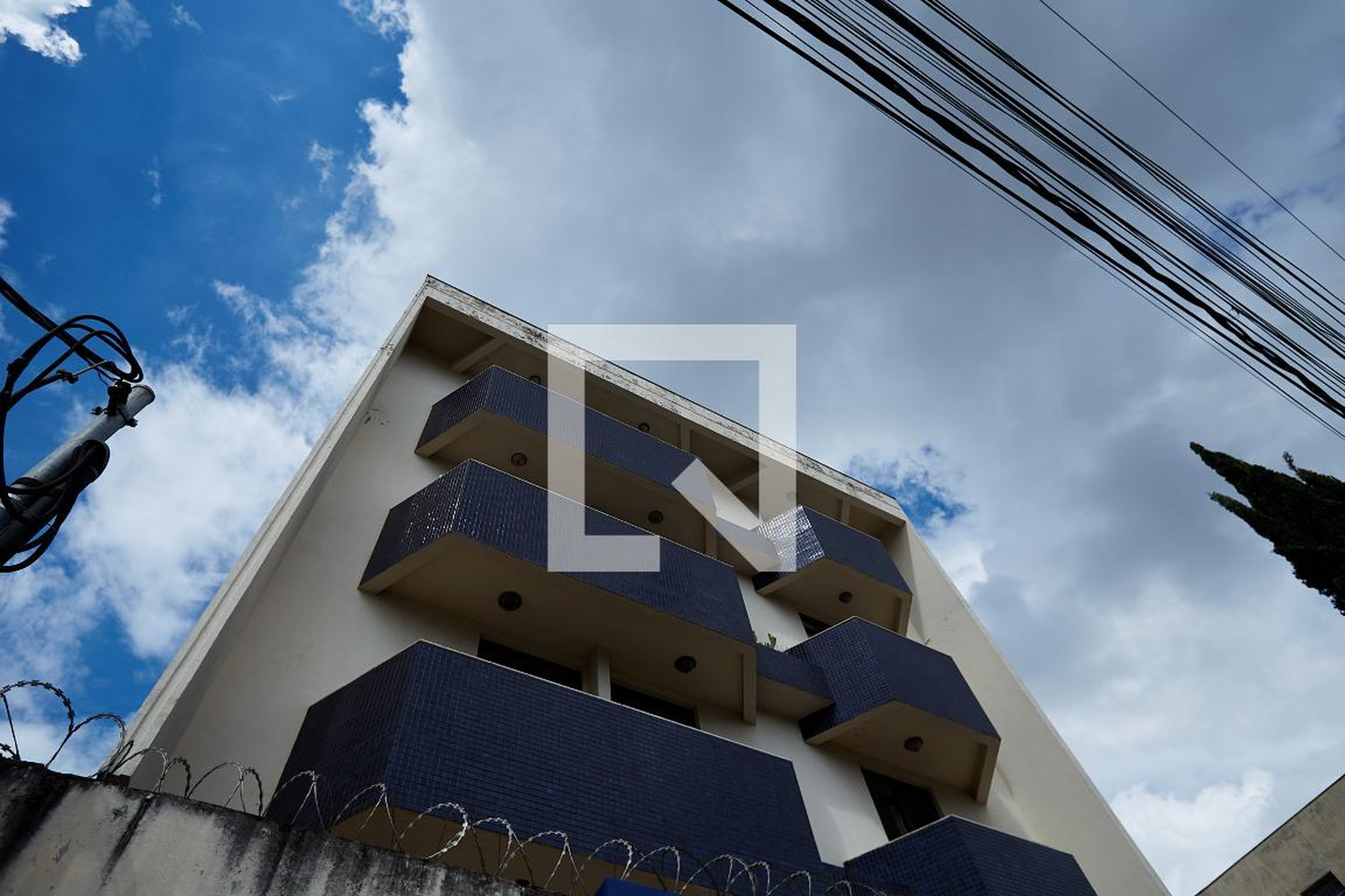 Fachada Condomínio em Rua Contagem, 1706