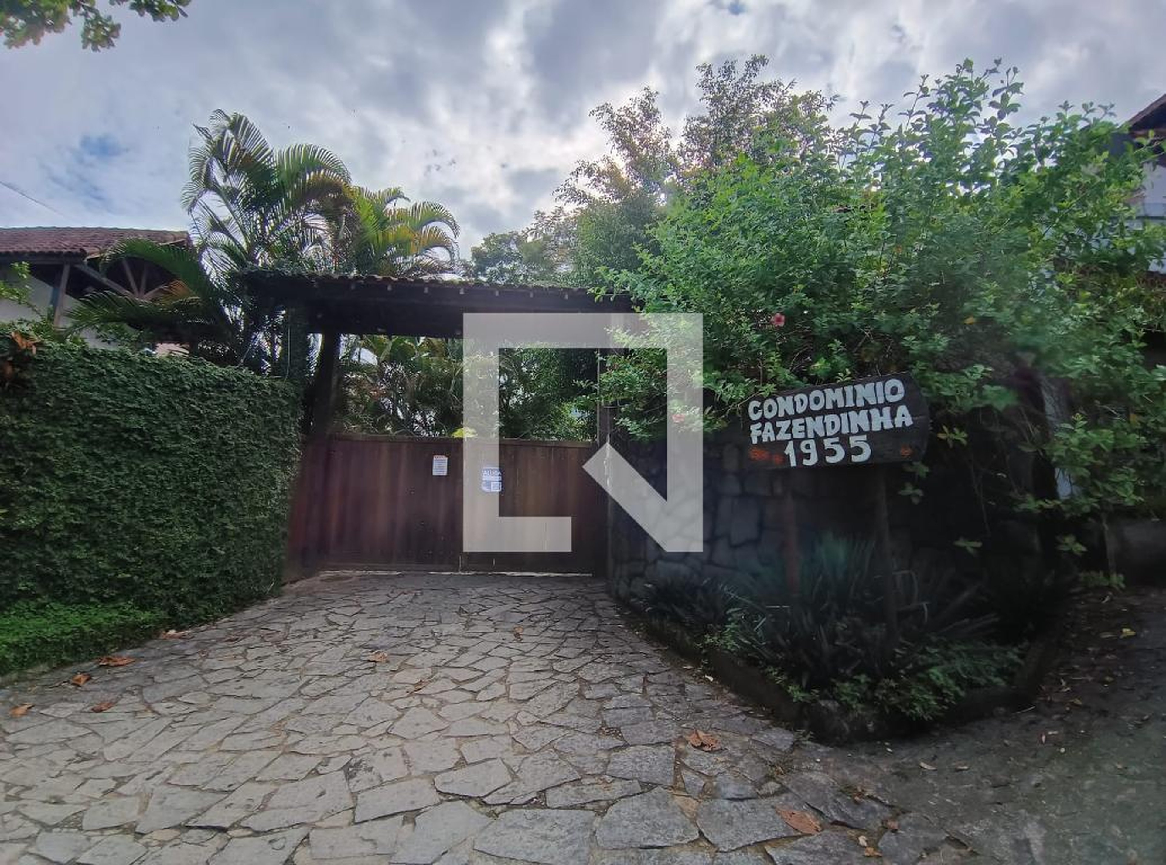 Fachada do Condomínio Condomínio Fazendinha