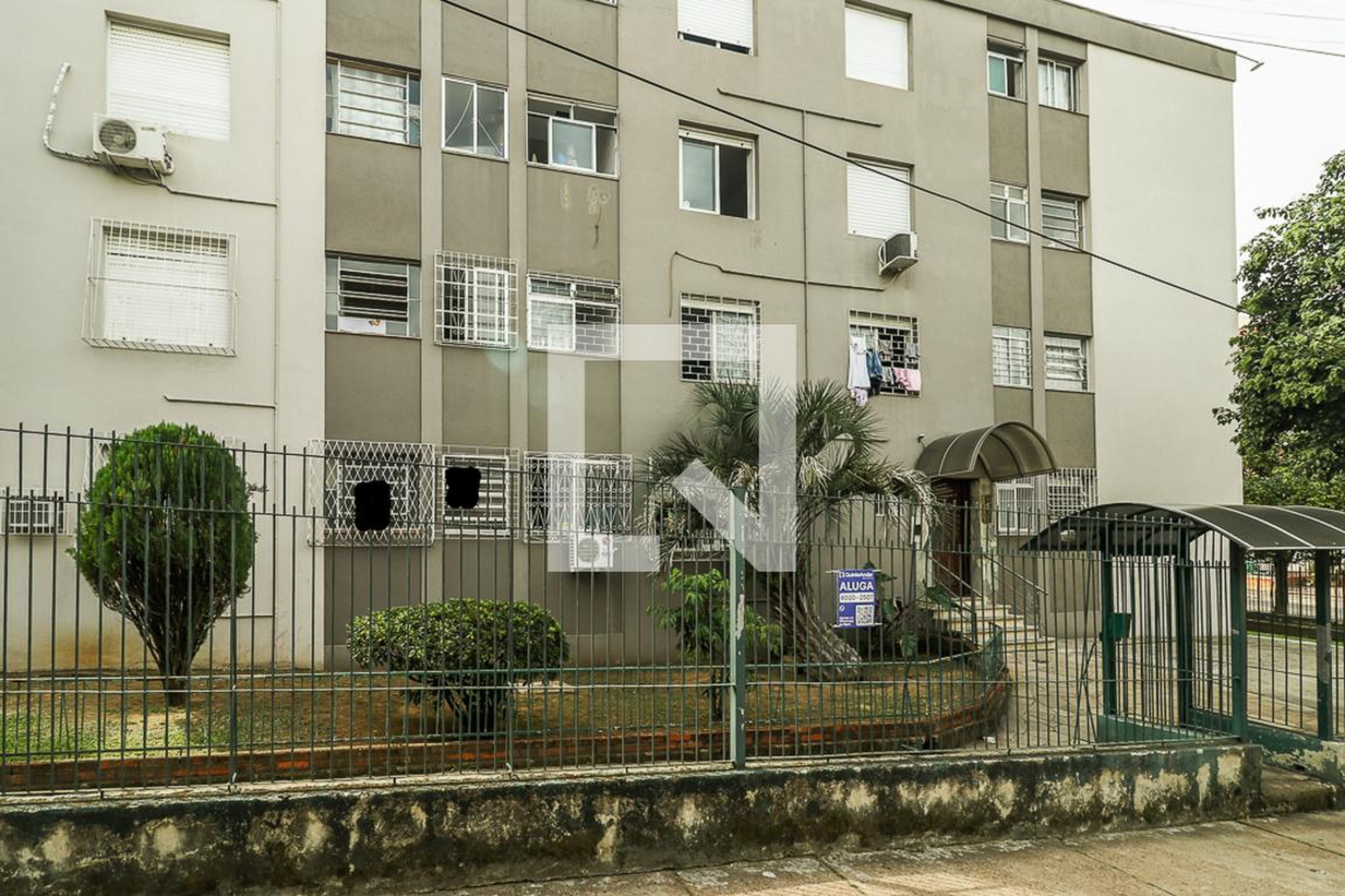 Fachada Condomínio em Rua Professora Amy Herve Ramires, 120