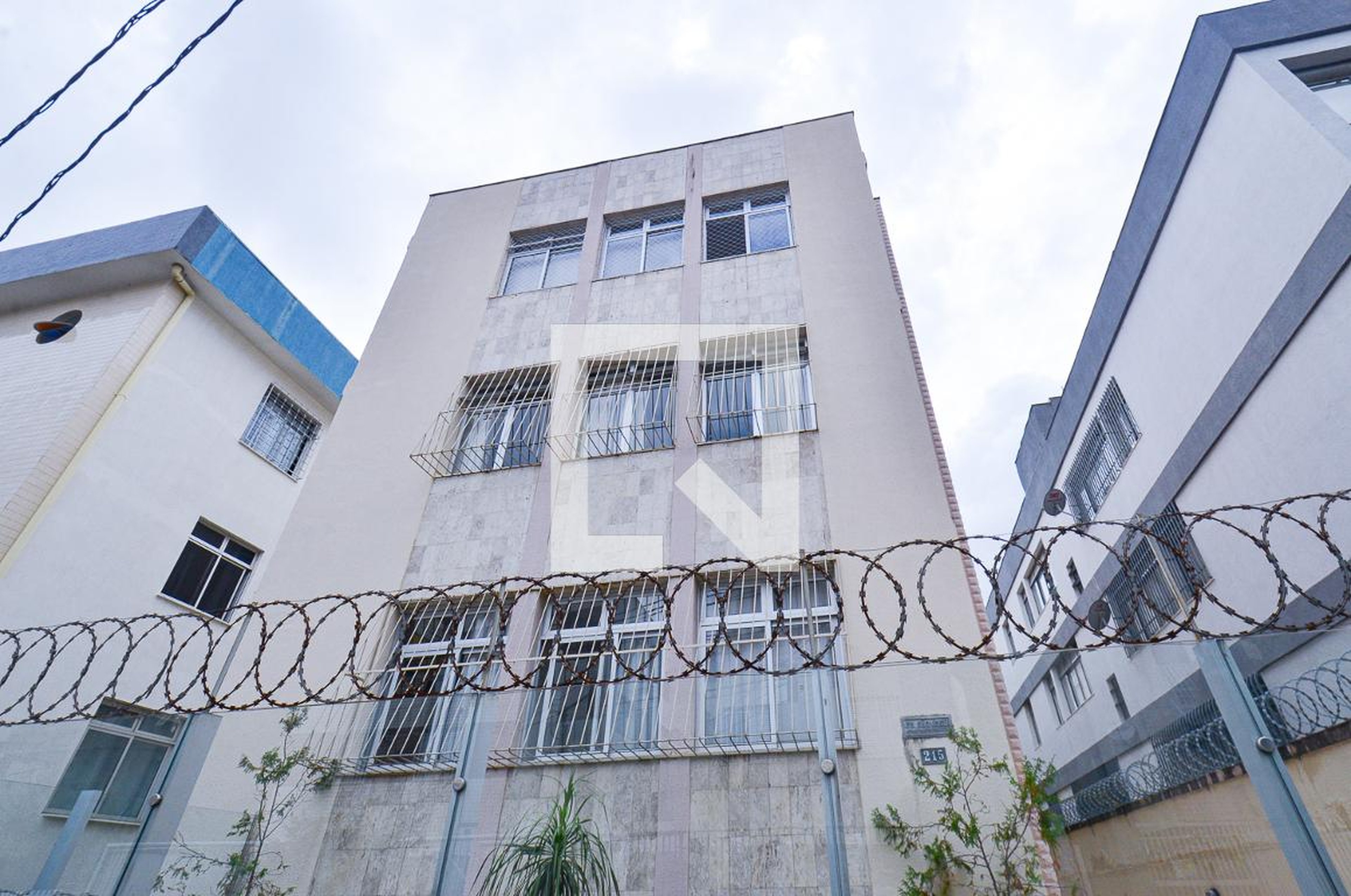 Fachada Condomínio em Rua Professor Lincoln Continentino, 215