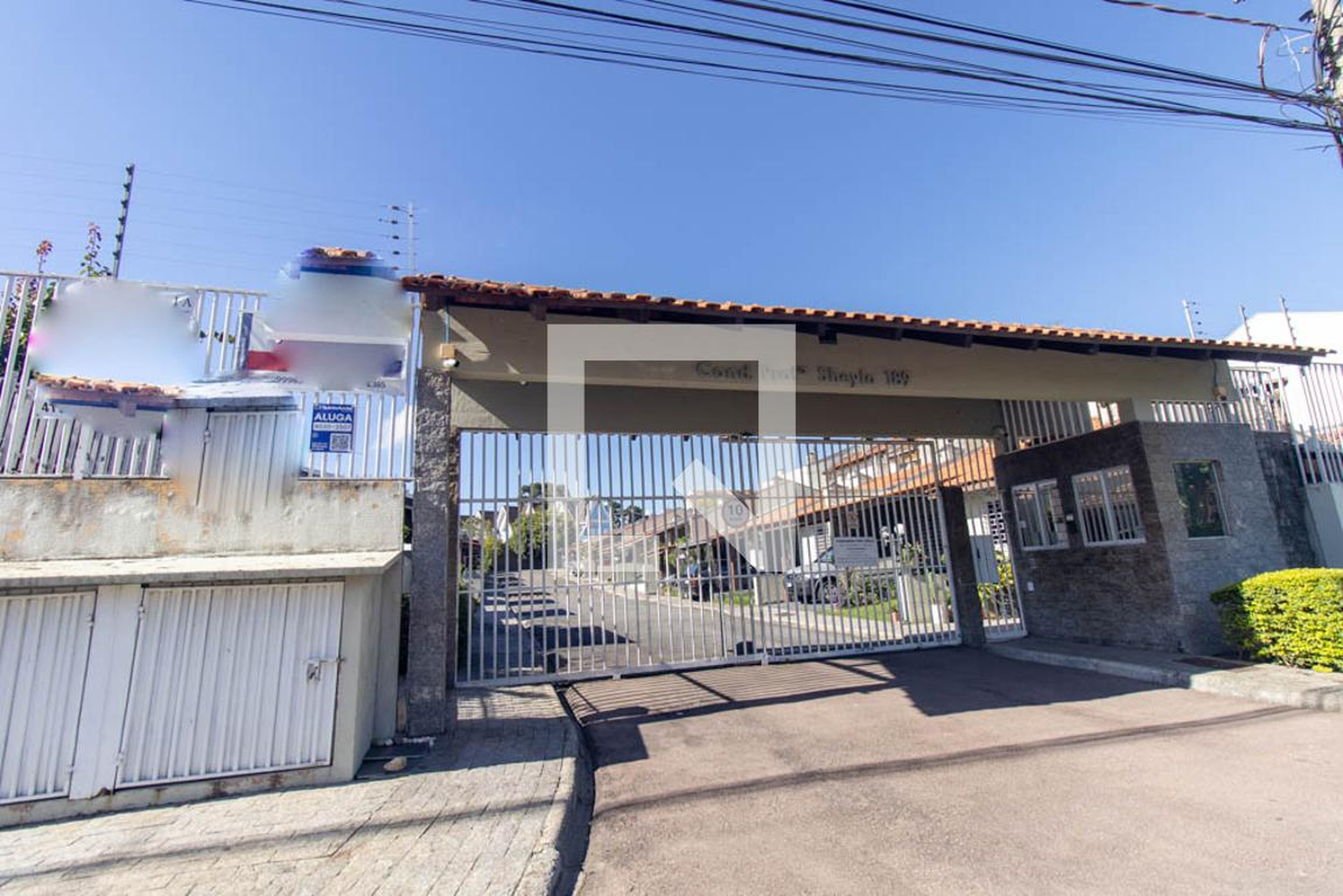 Fachada do Condomínio Condomínio em Rua Flávio Ribeiro, 189