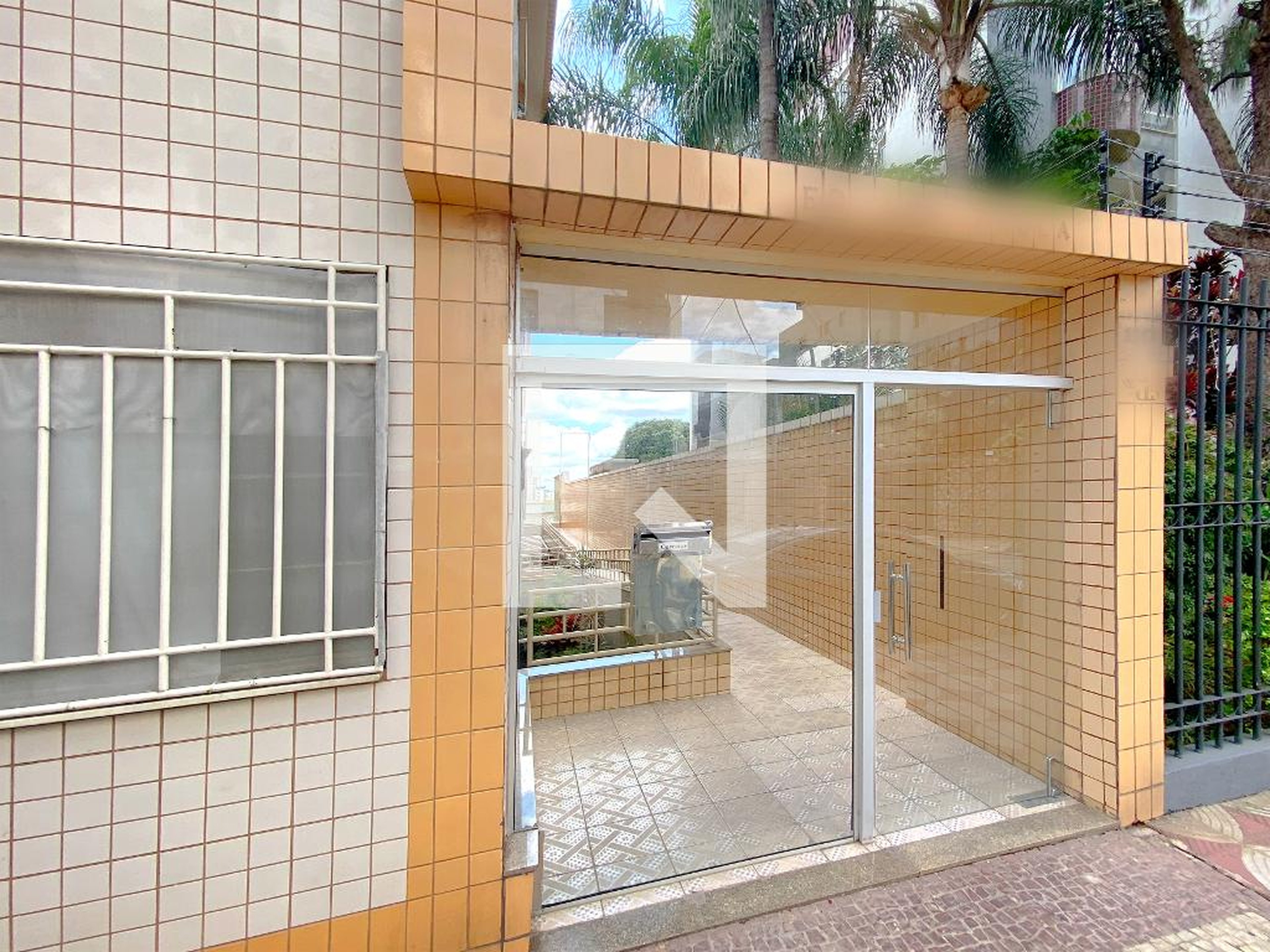 Fachada Condomínio em Rua Herculano de Freitas, 1542