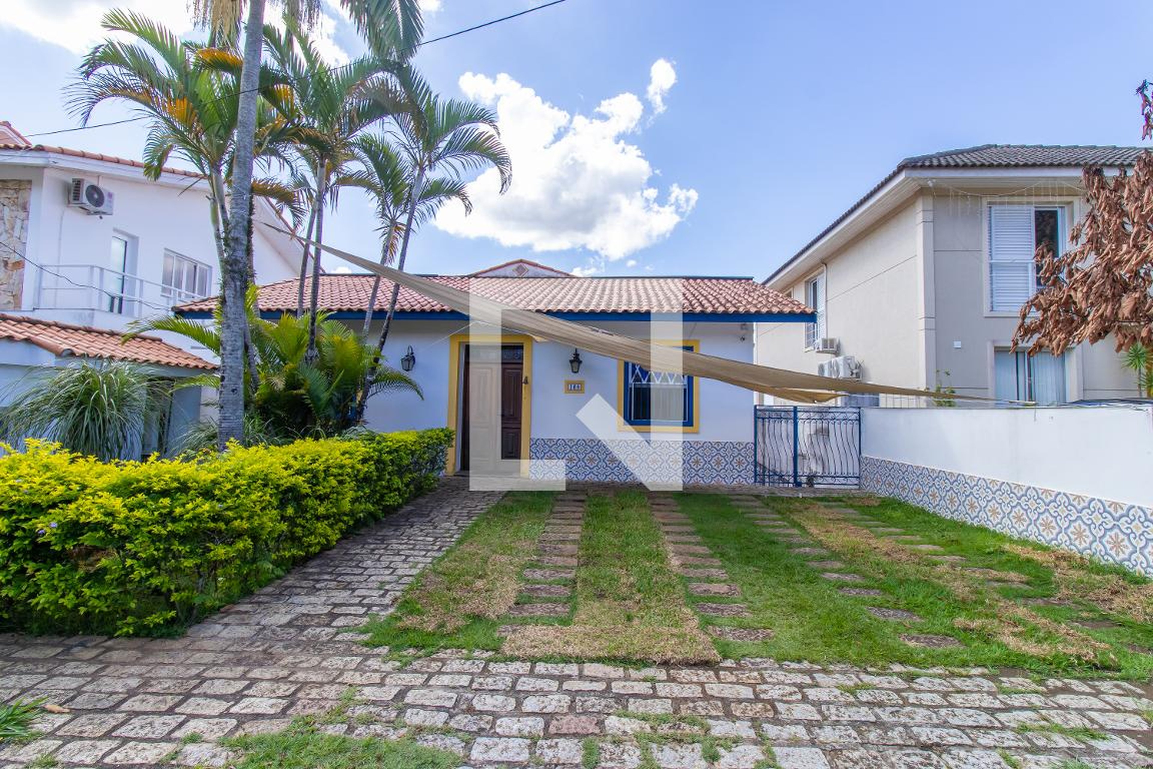 Fachada Condomínio em Rua Aires da Cunha, 168