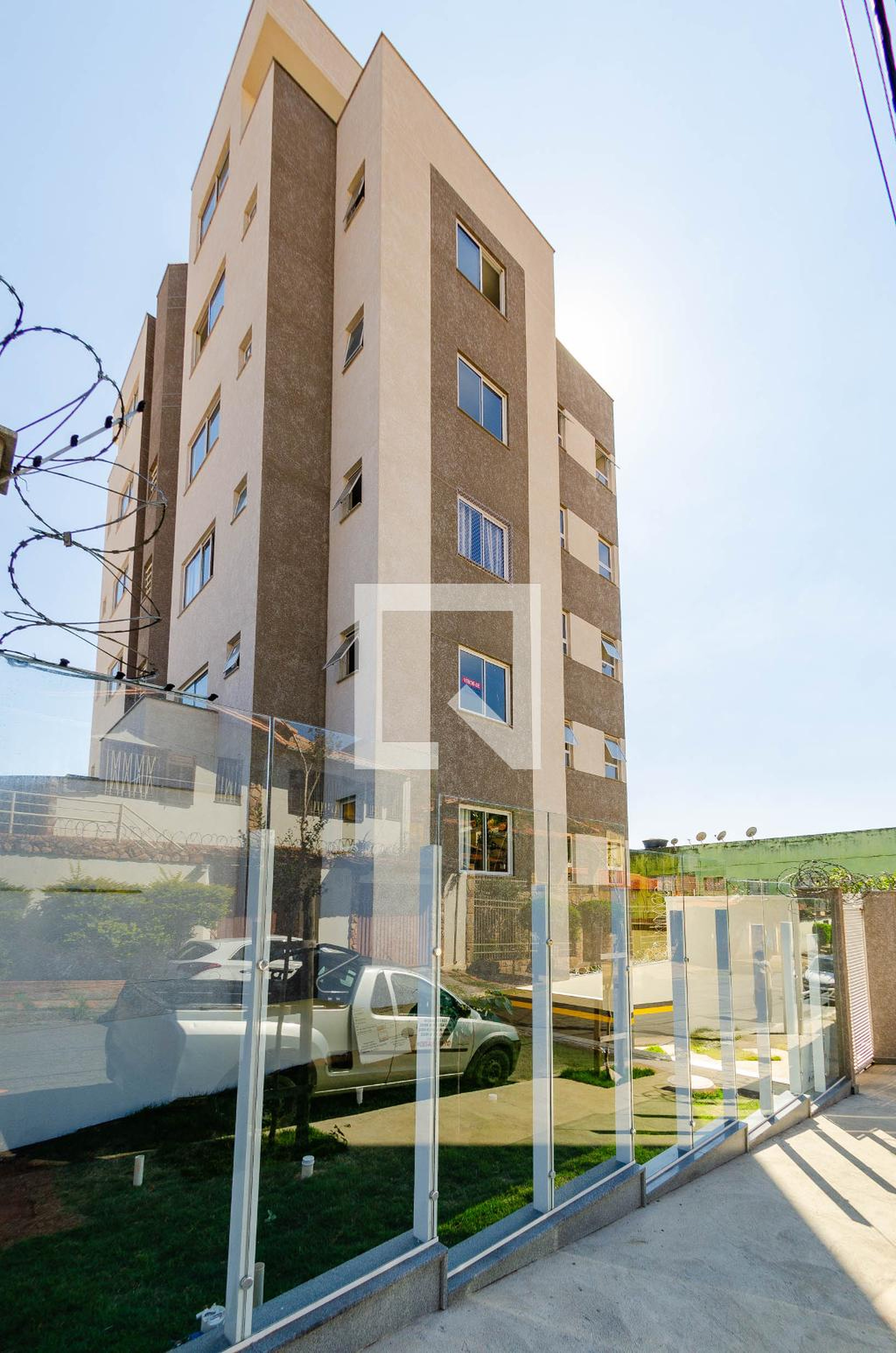 Fachada Condomínio em Rua Professor Francisco Henriques, 125