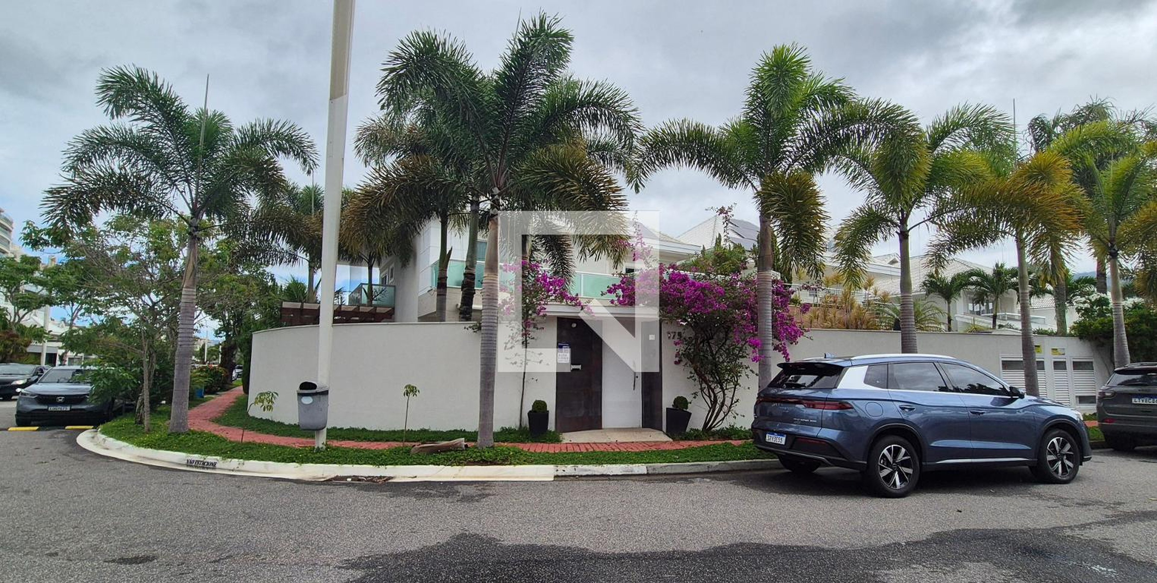 Fachada Condomínio em Rua Dina Sfat, 1175