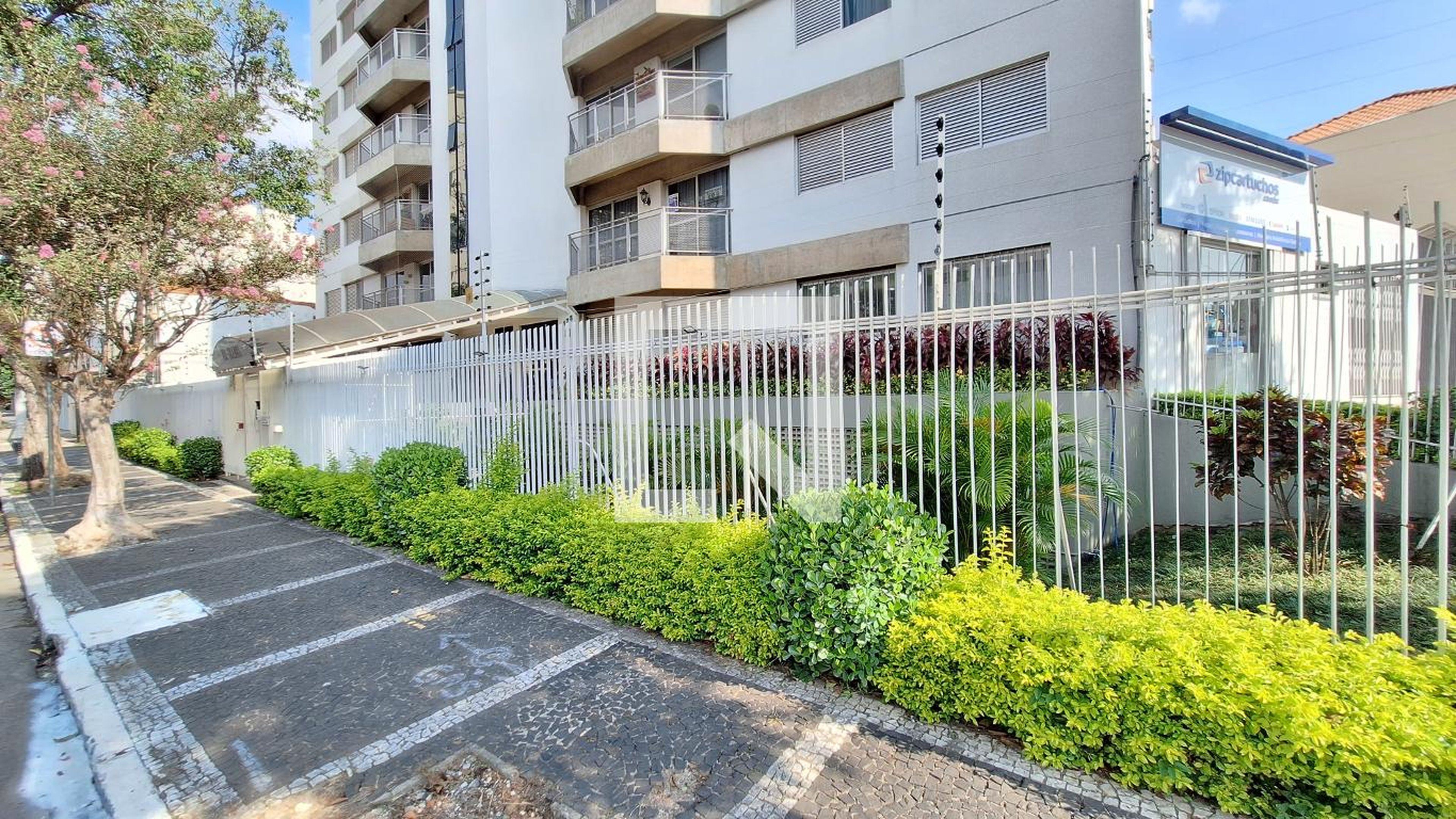 Fachada Condomínio Iranel