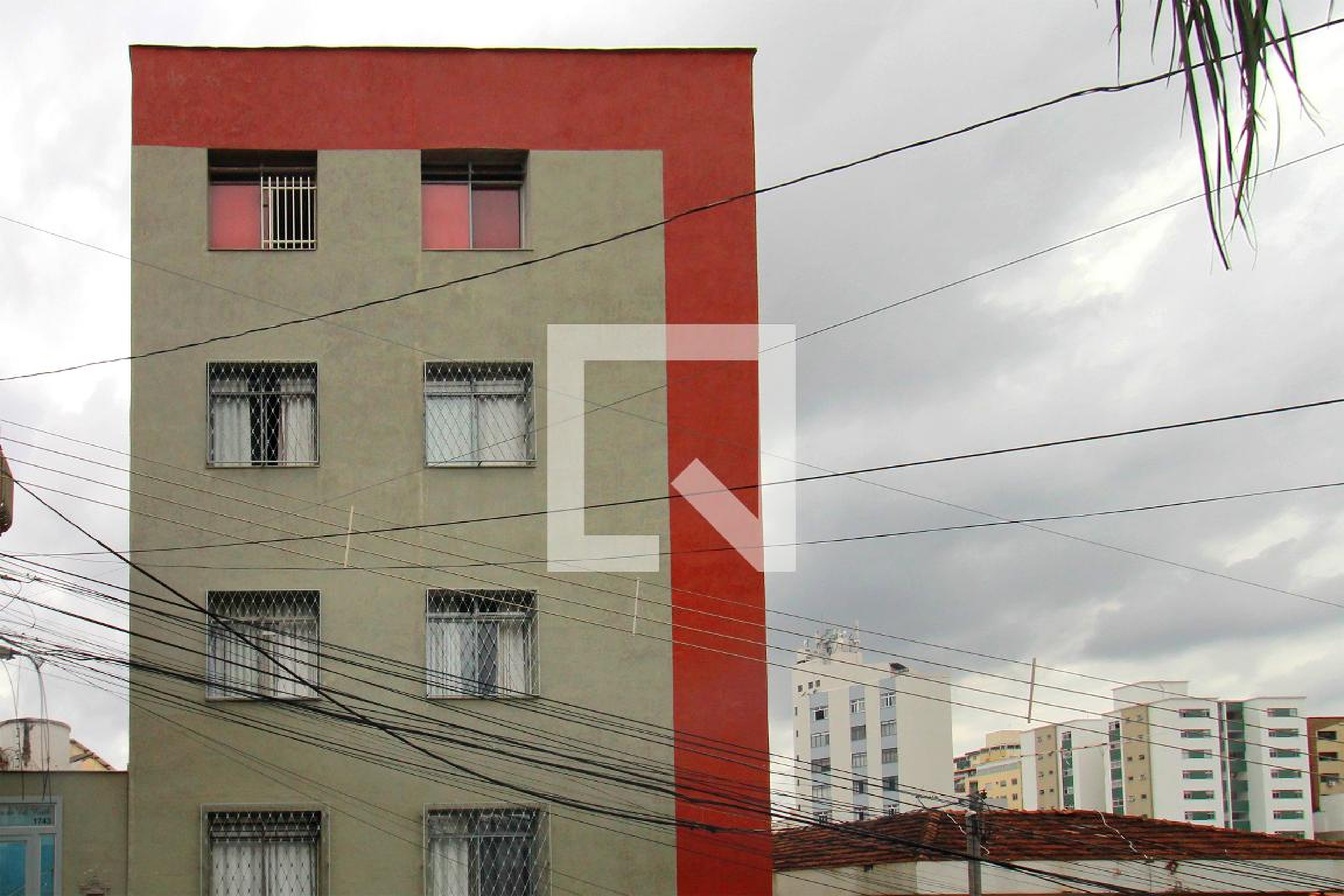 Fachada Condomínio em Rua Pitangui, 1743