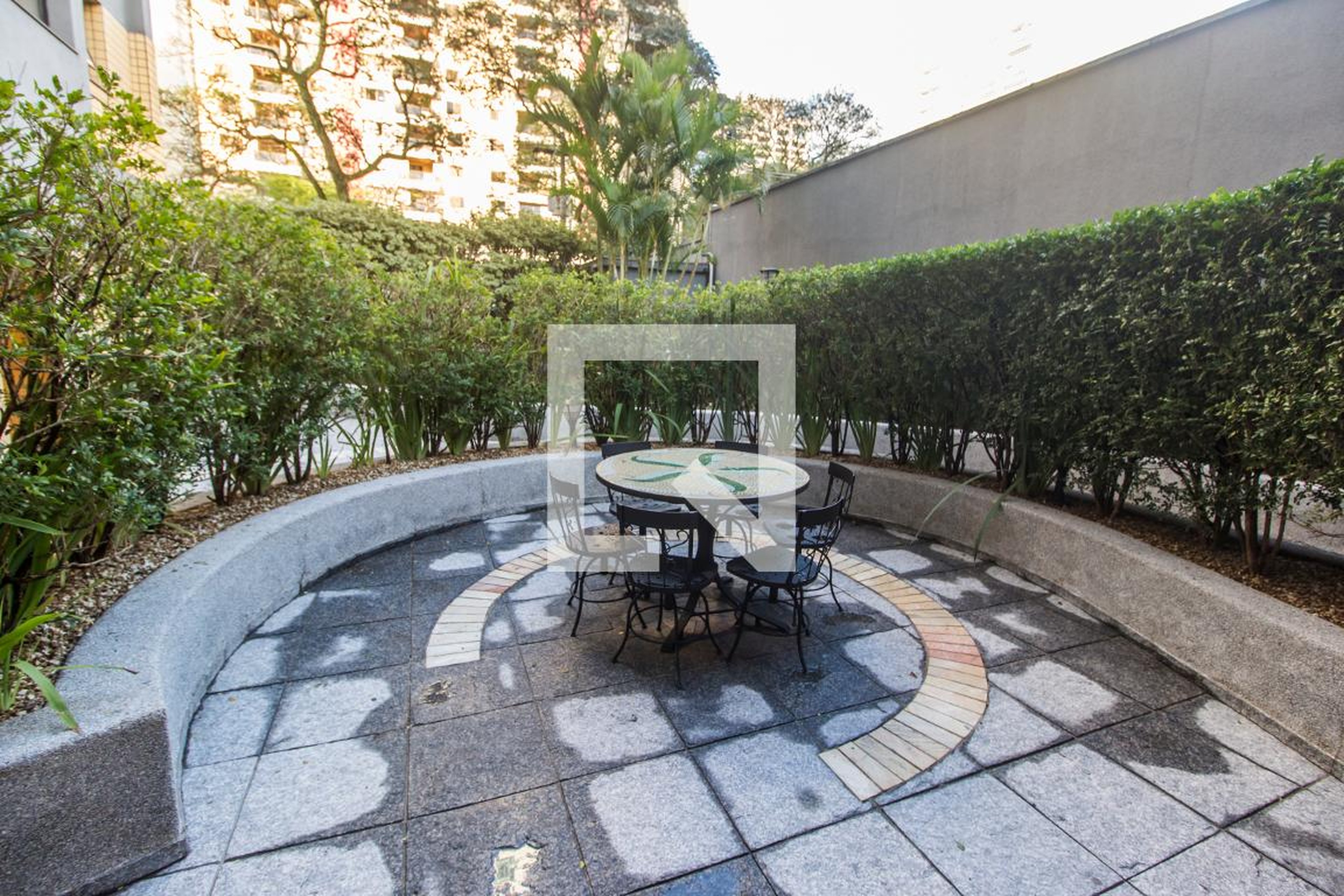 Entrada - Alpha Towers