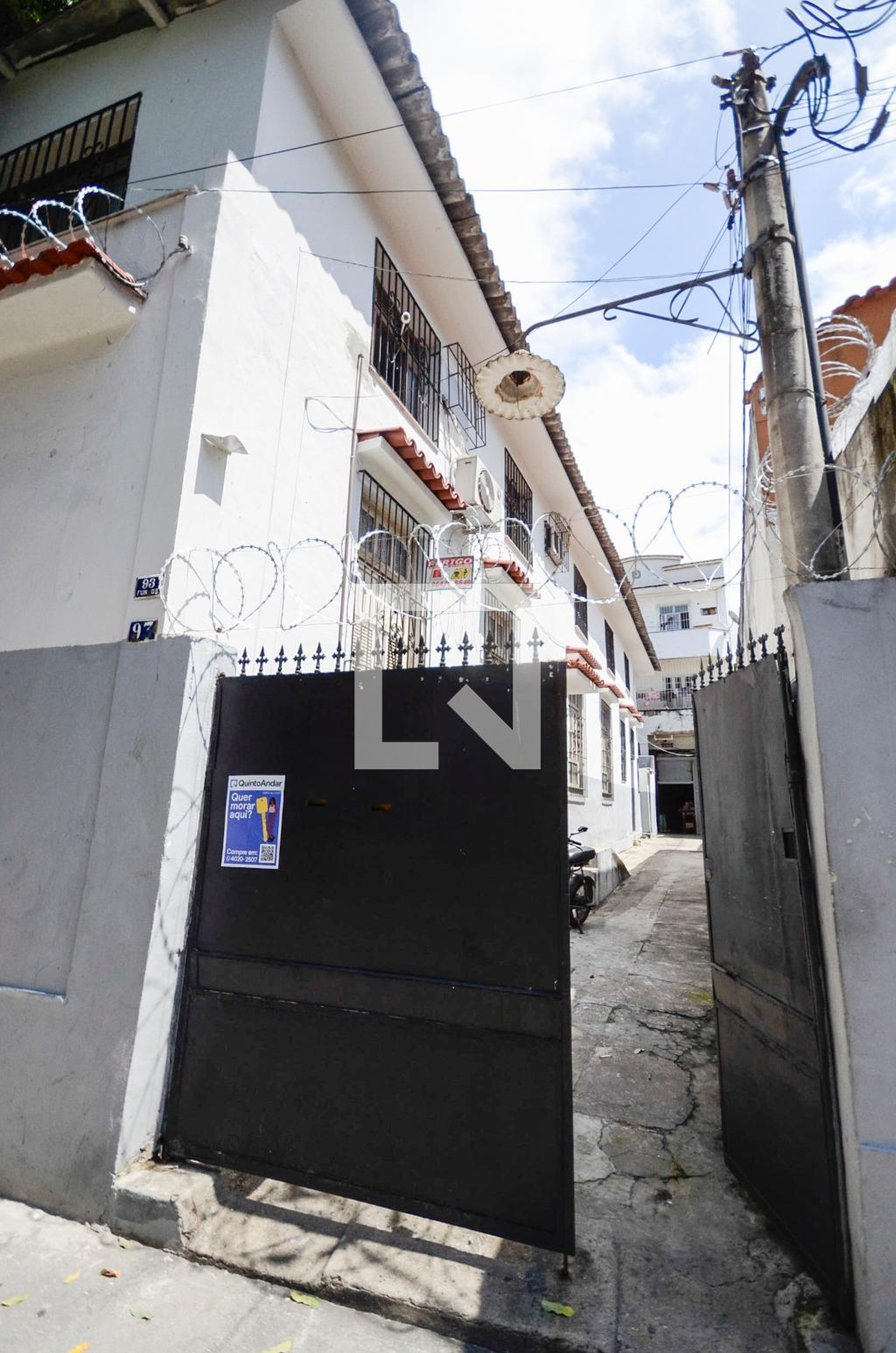 Fachada Condomínio em Rua Costa Lôbo, 93