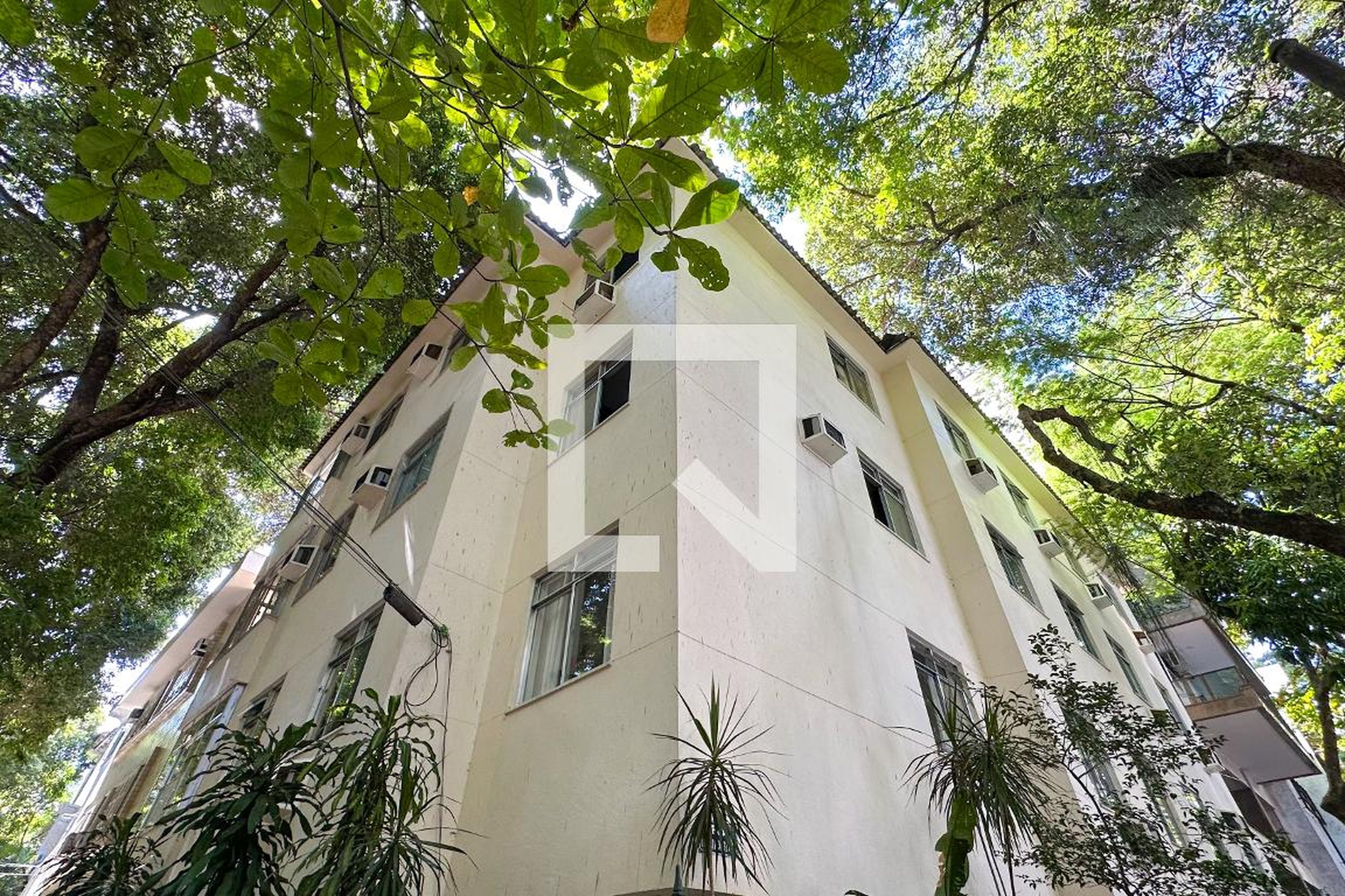 Fachada Condomínio em Rua Capelão Álvares da Silva, 11