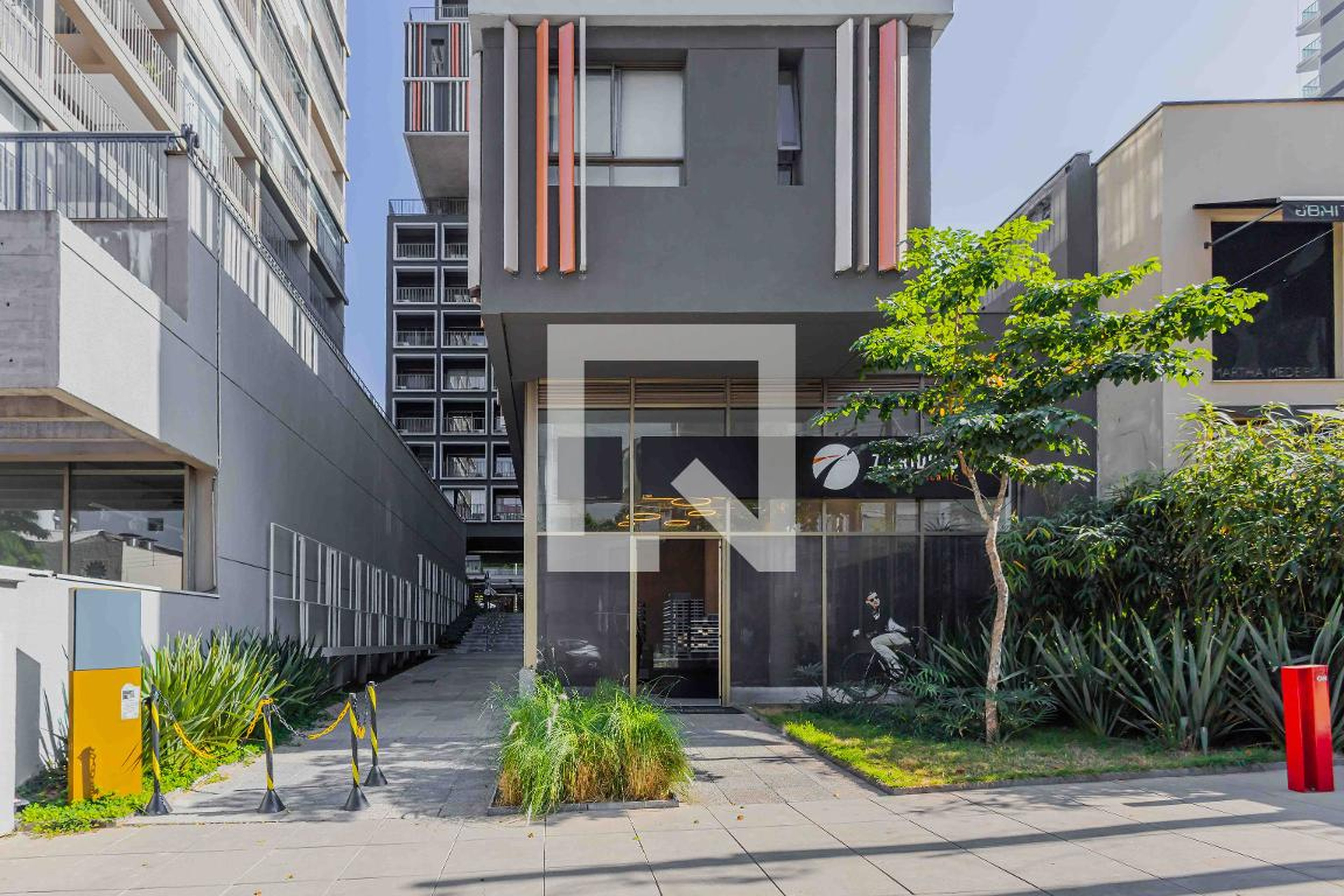 Fachada Condomínio em Rua Doutor Melo Alves, 266