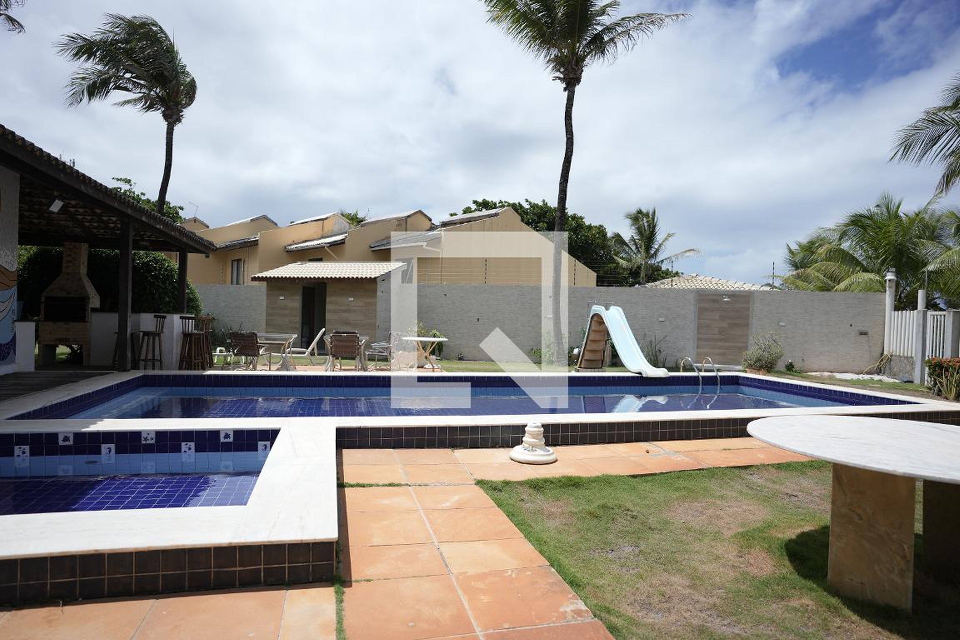 Piscina Condomínio em Rua Thales de Azevedo, 452