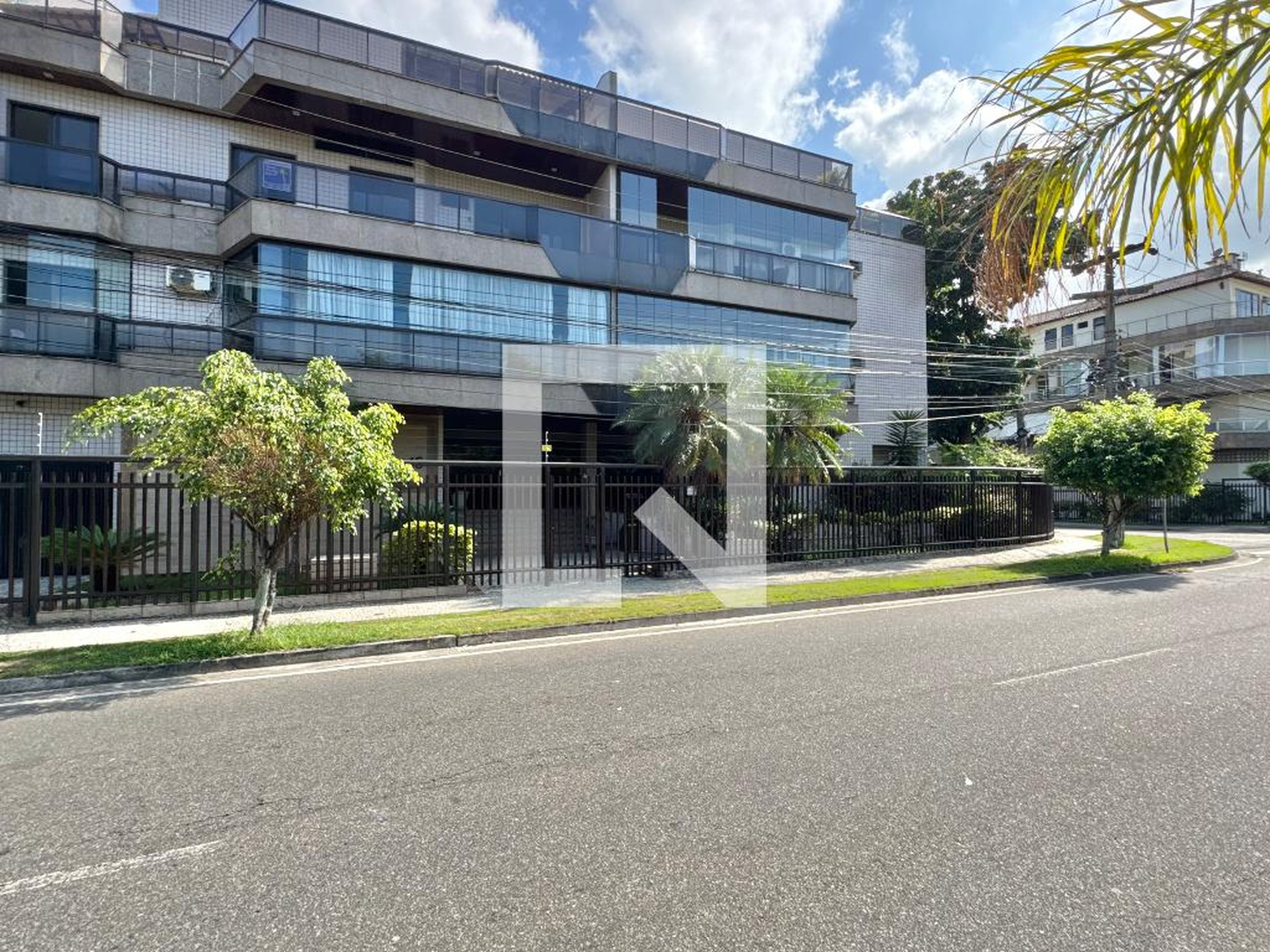 Fachada Condomínio em Rua Antônio de Magalhães, 15