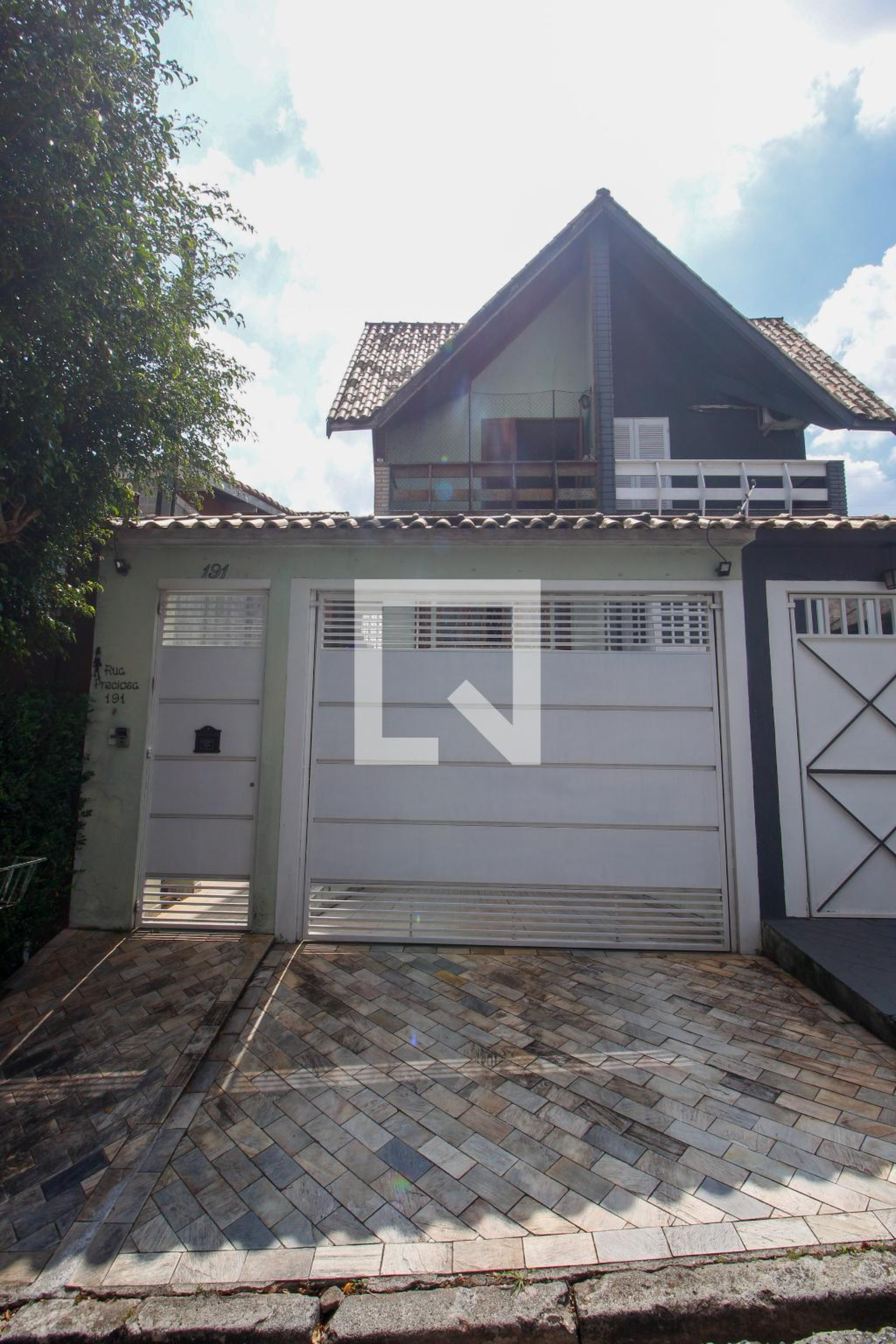 Fachada Condomínio em Rua Preciosa, 191