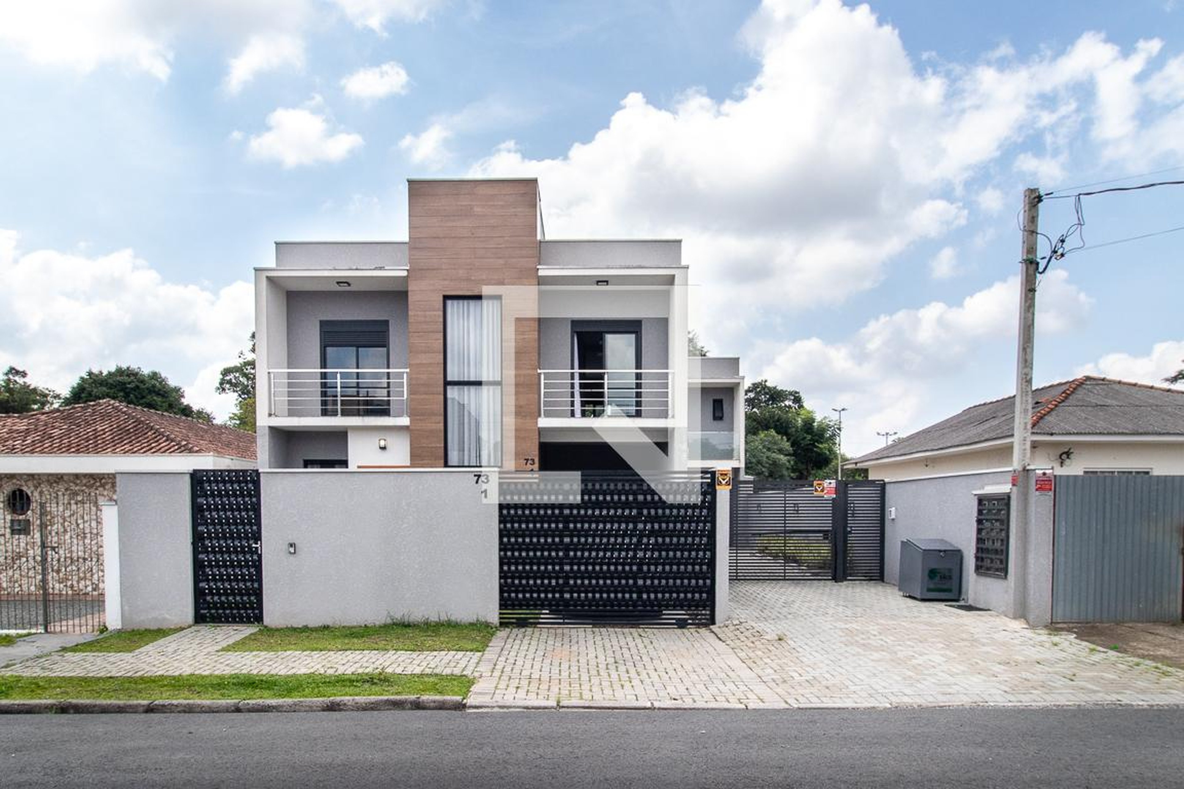 Fachada Condomínio em Rua João Esmanhoto, 73
