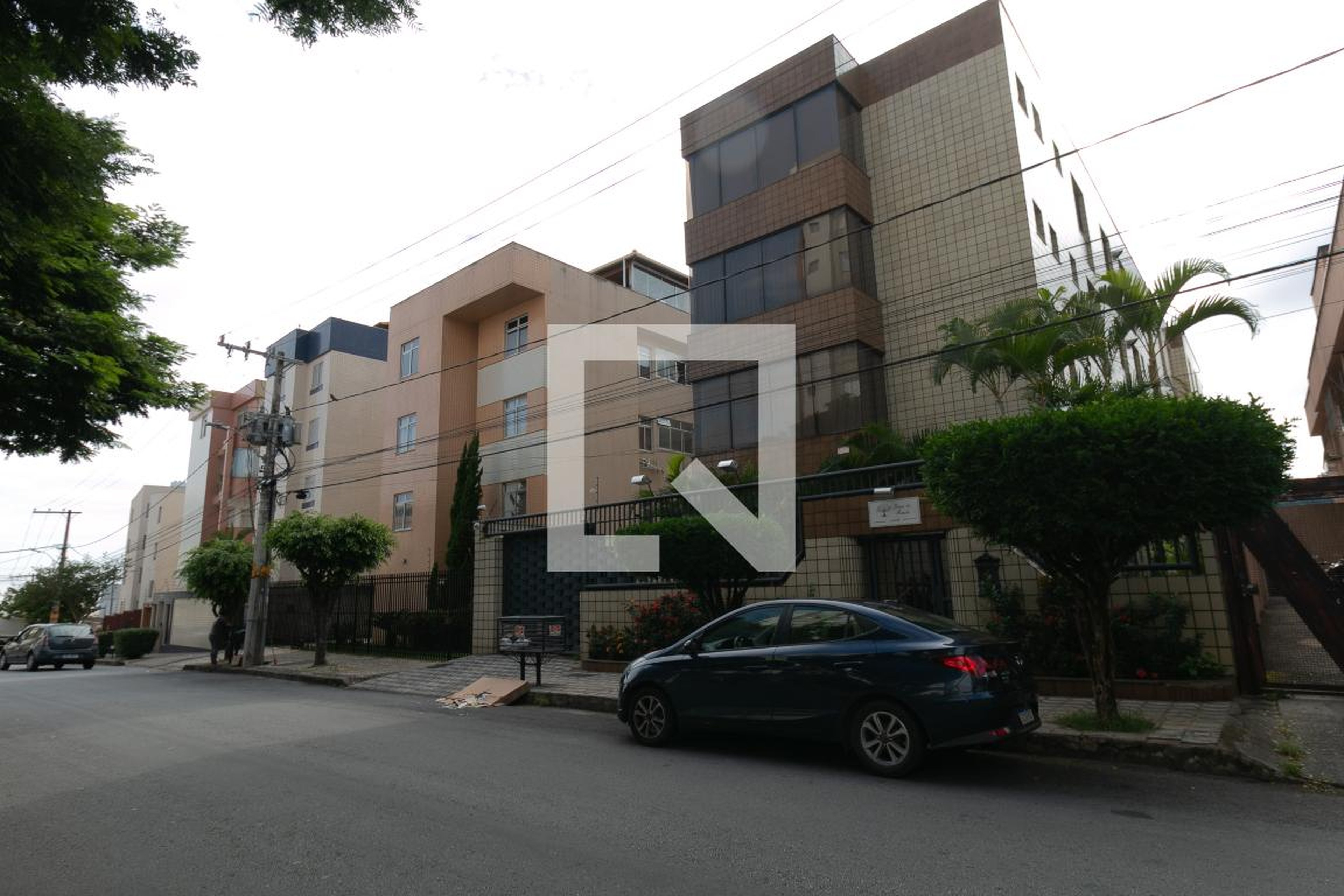 Fachada Condomínio em Rua Cecília Fonseca Coutinho, 638