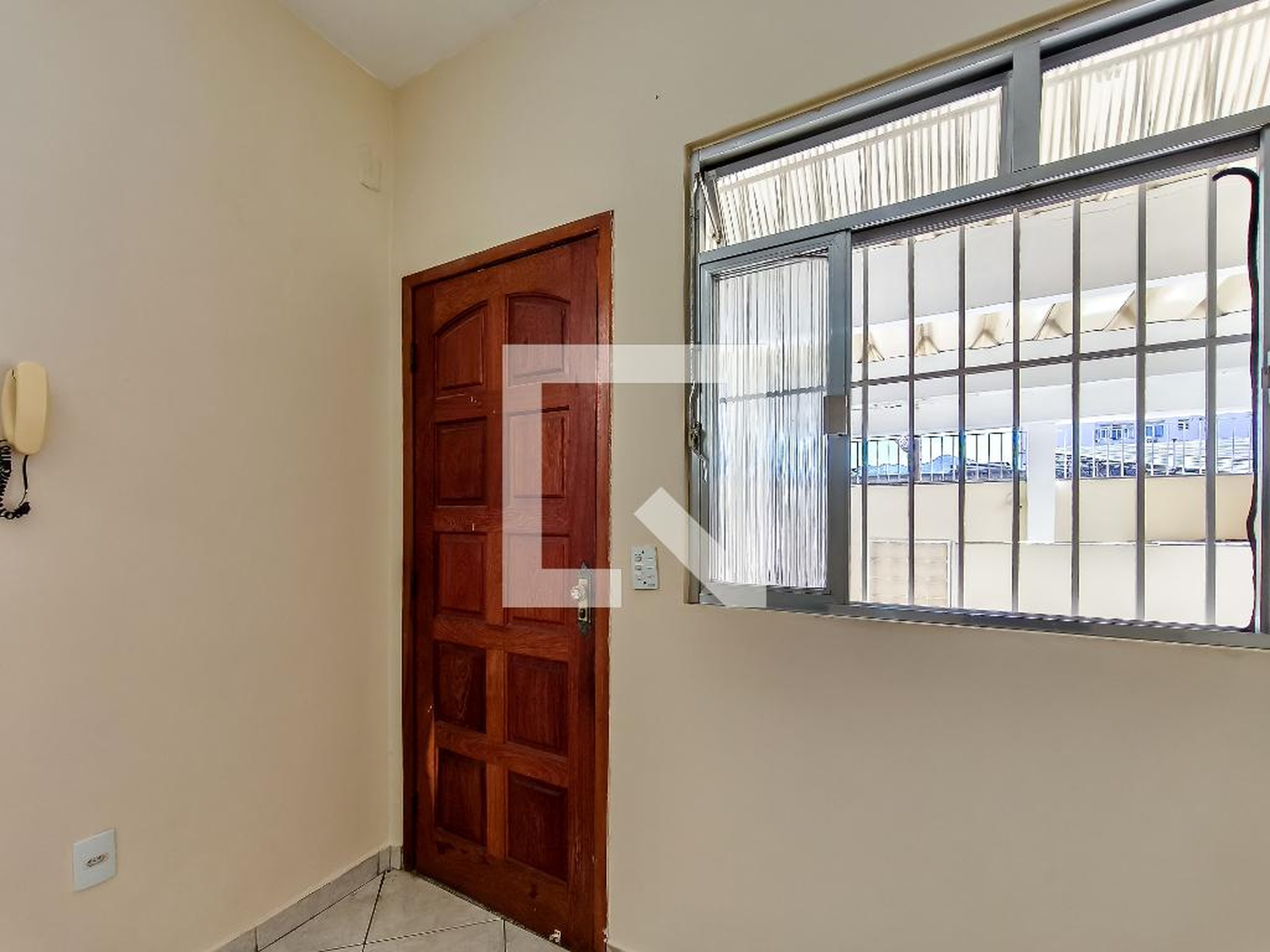 Entrada Condomínio em Rua Torres Homem, 633