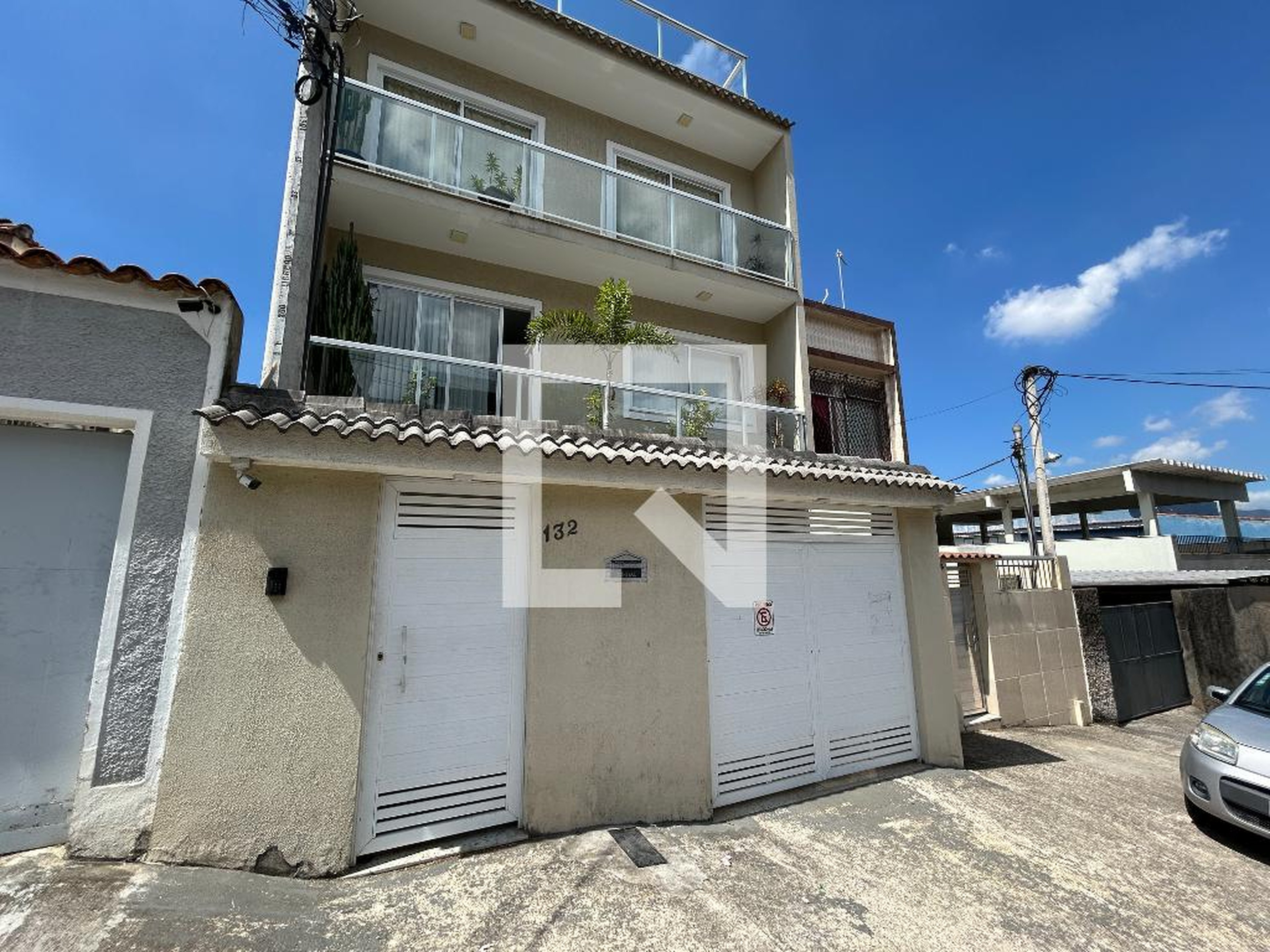 Fachada Condomínio em Rua Oliveira de Andrade, 132