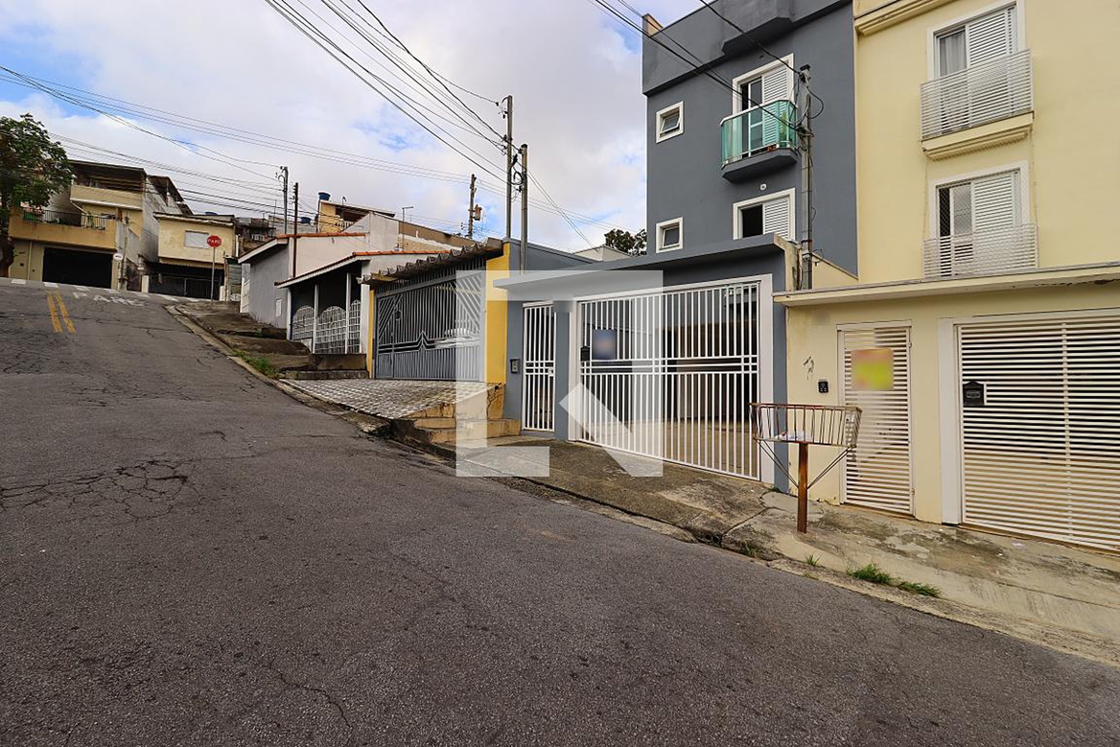 Fachada Condomínio em Rua Pedro Setti, 25