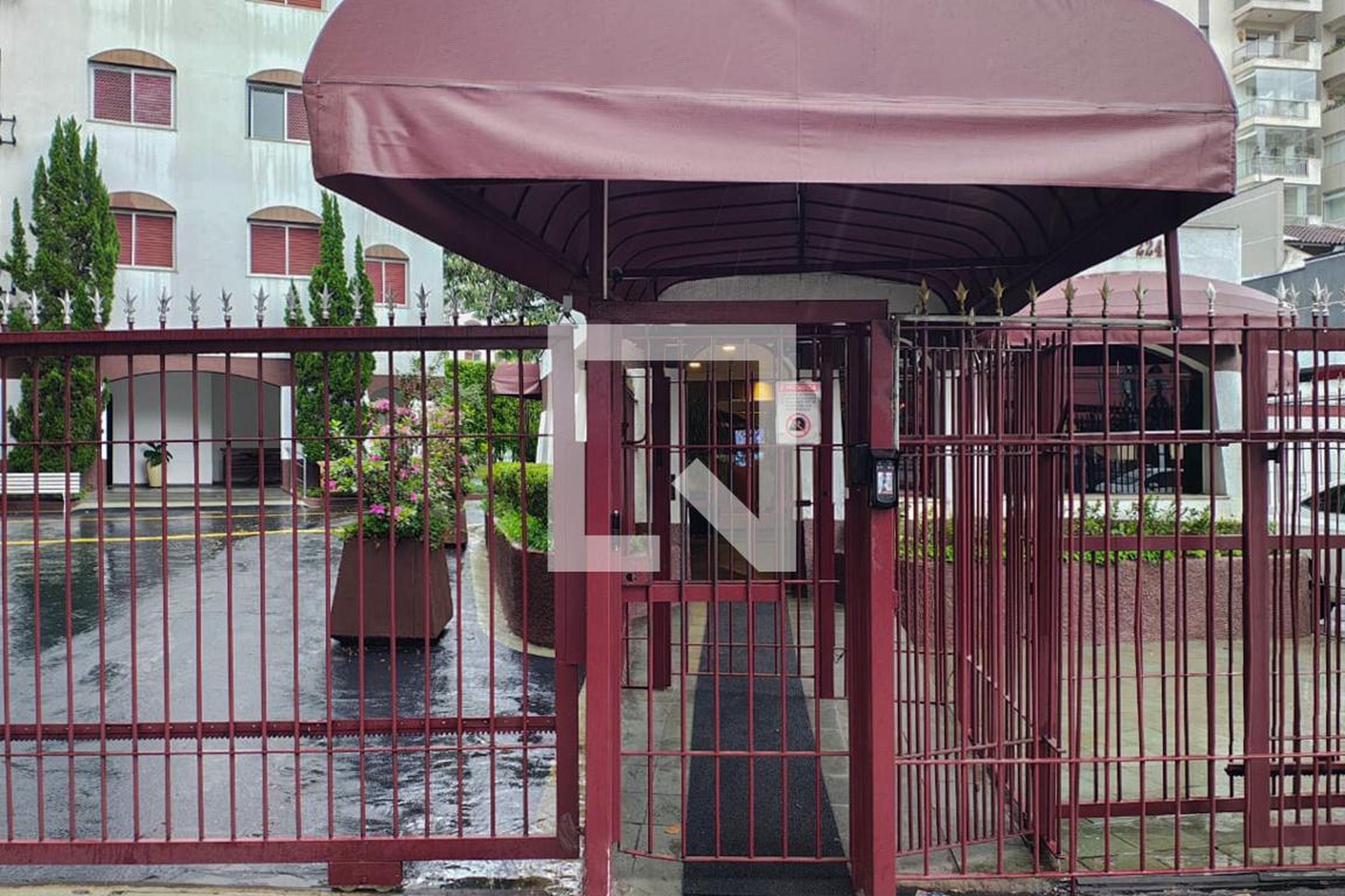 Fachada do condomínio Edifício Port France