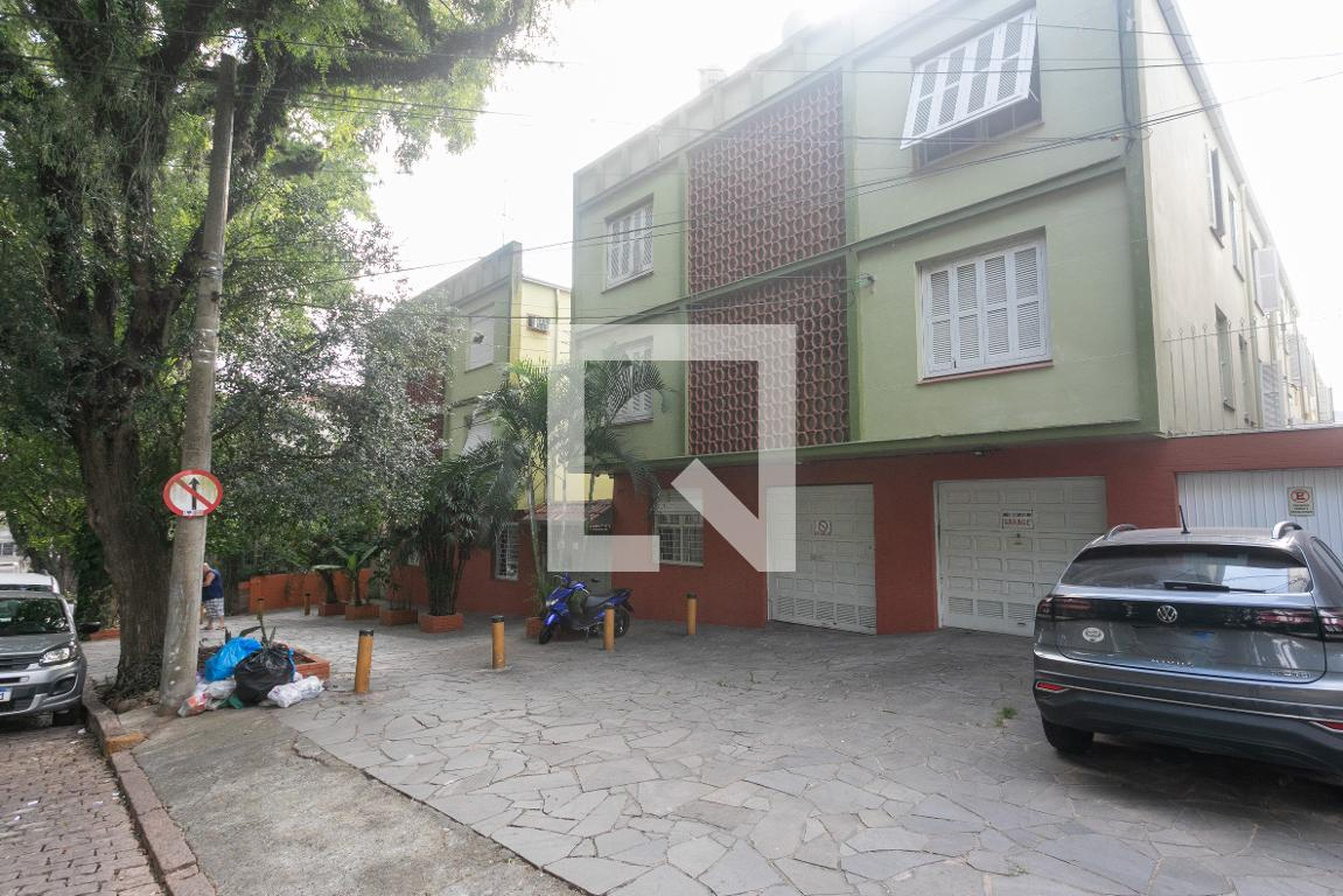 Fachada do Prédio Condomínio em Rua Pedro Américo, 72