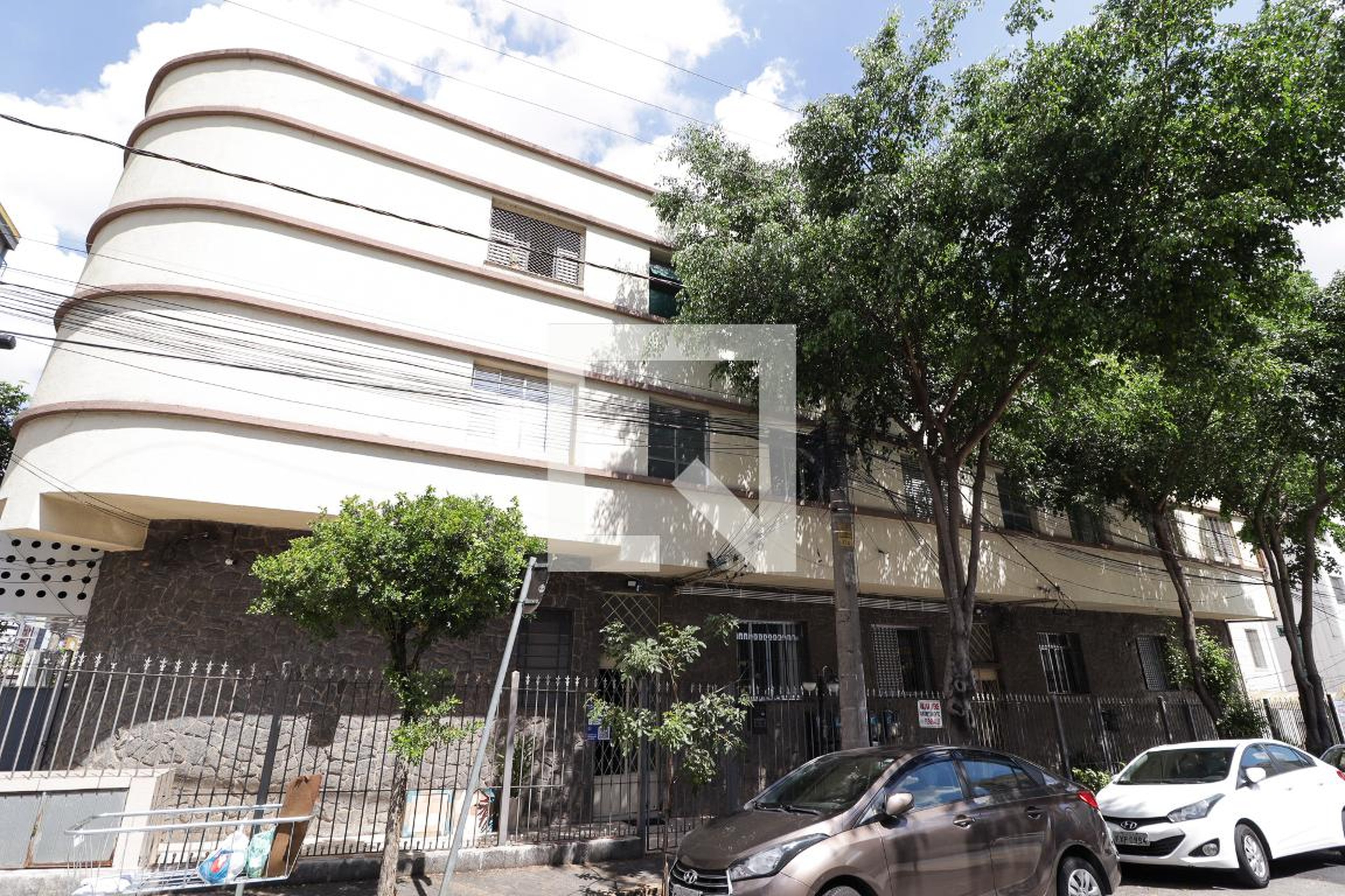 Fachada Condomínio em Rua Outeiro da Cruz, 209