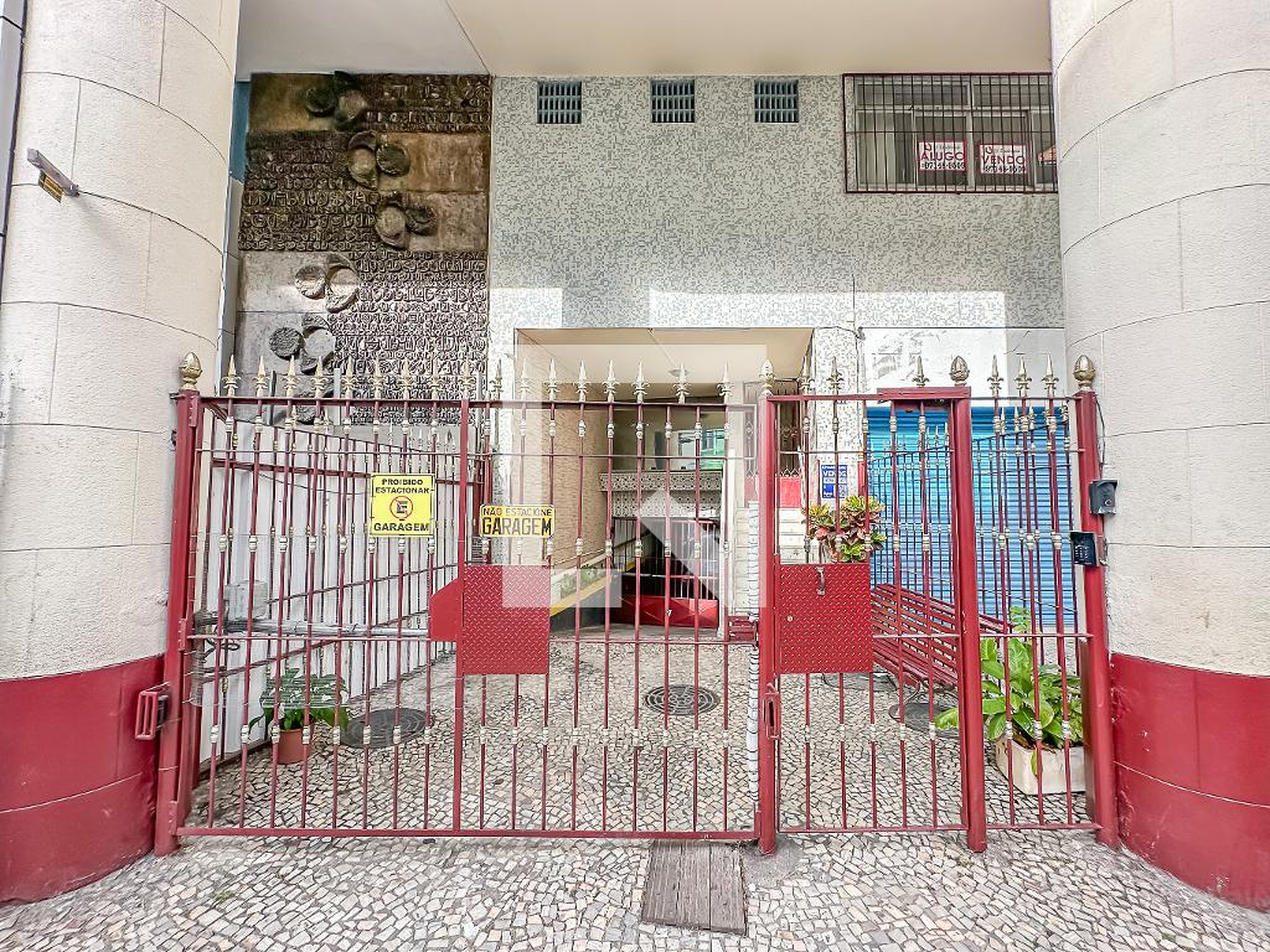 Fachada Condomínio em Rua Santana, 167