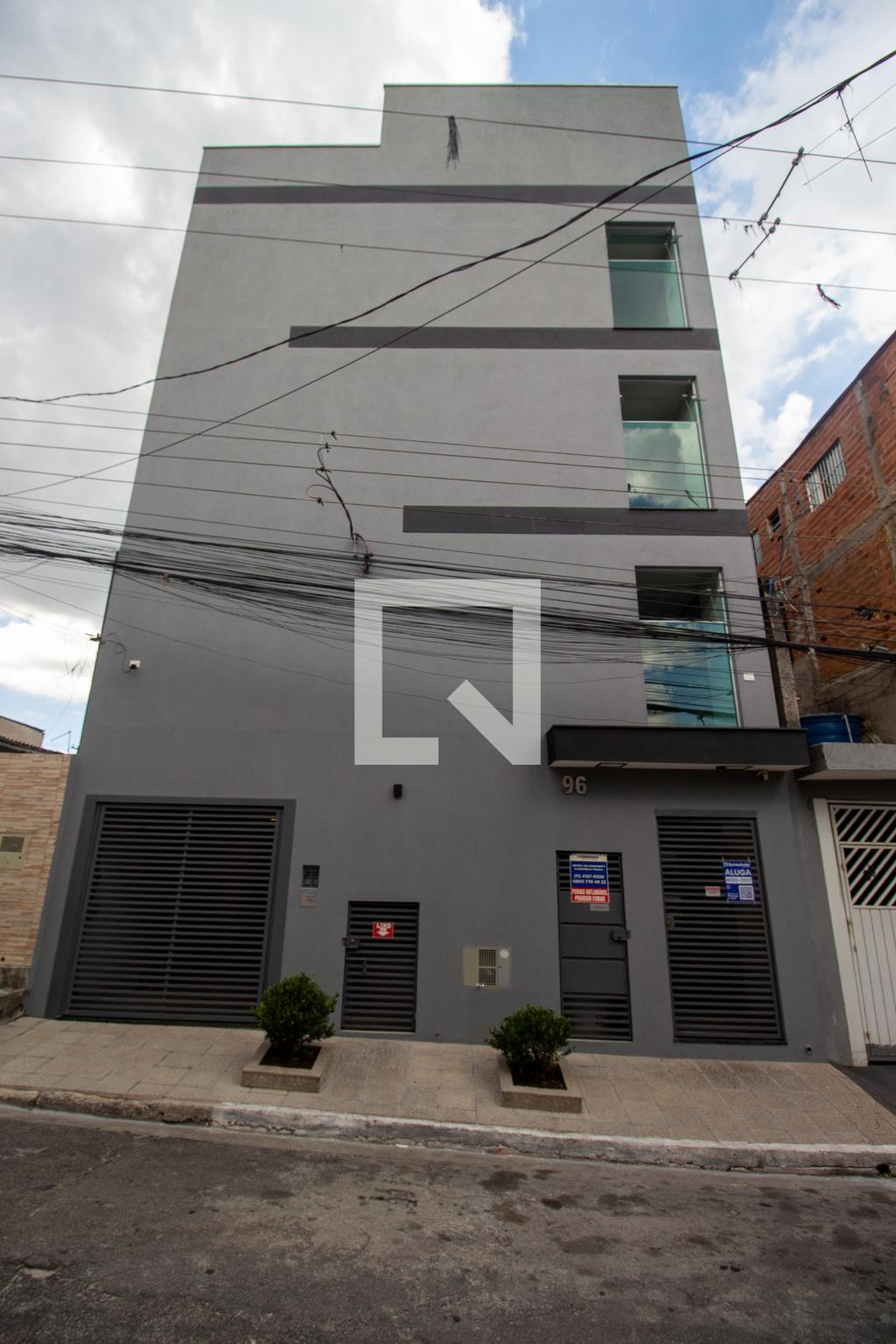 Fachada Condomínio em Rua Rio do Sono, 50