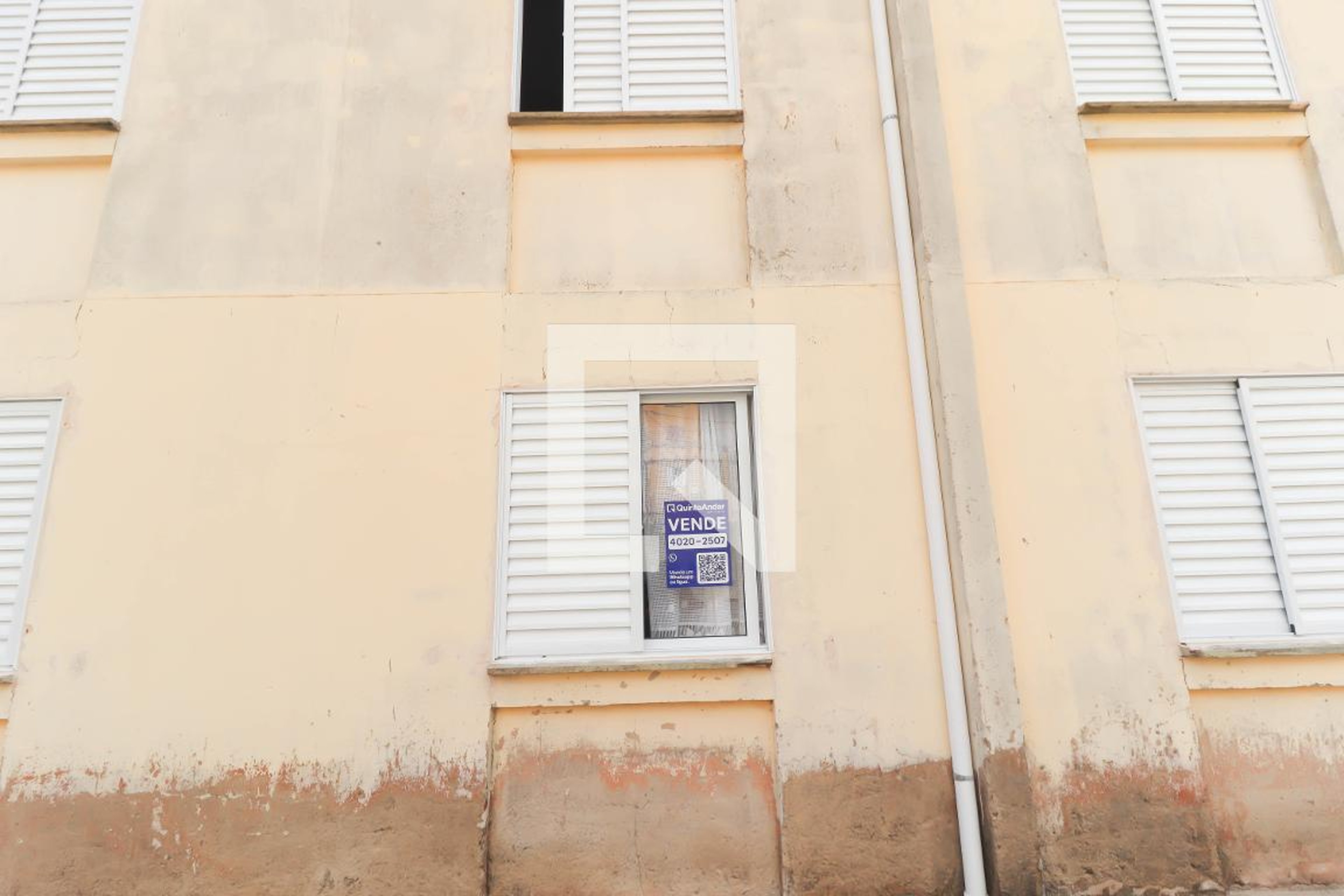 Fachada Condomínio em Rua Uva Isabel, 25