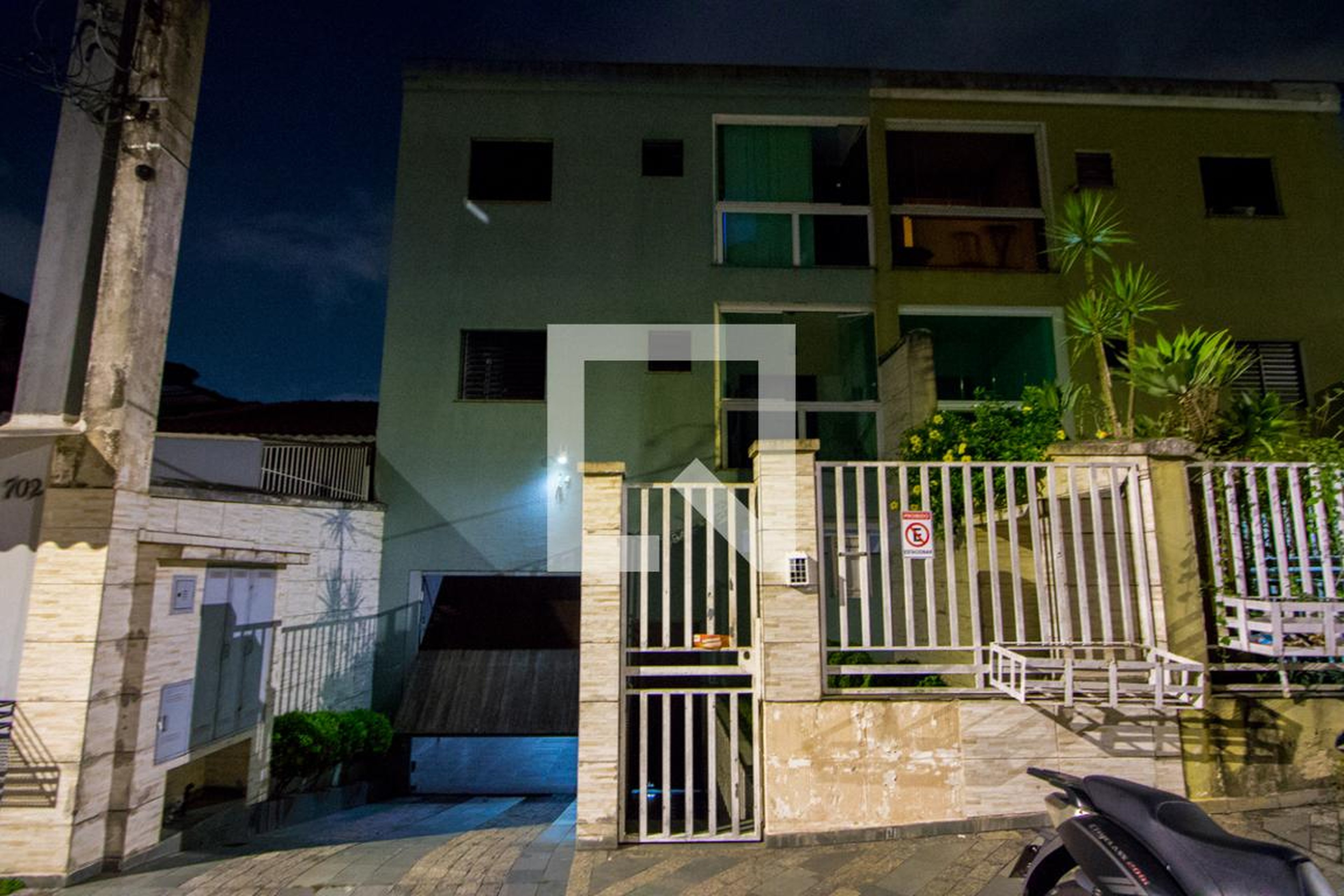 Fachada Condomínio em Rua Piramboia, 694