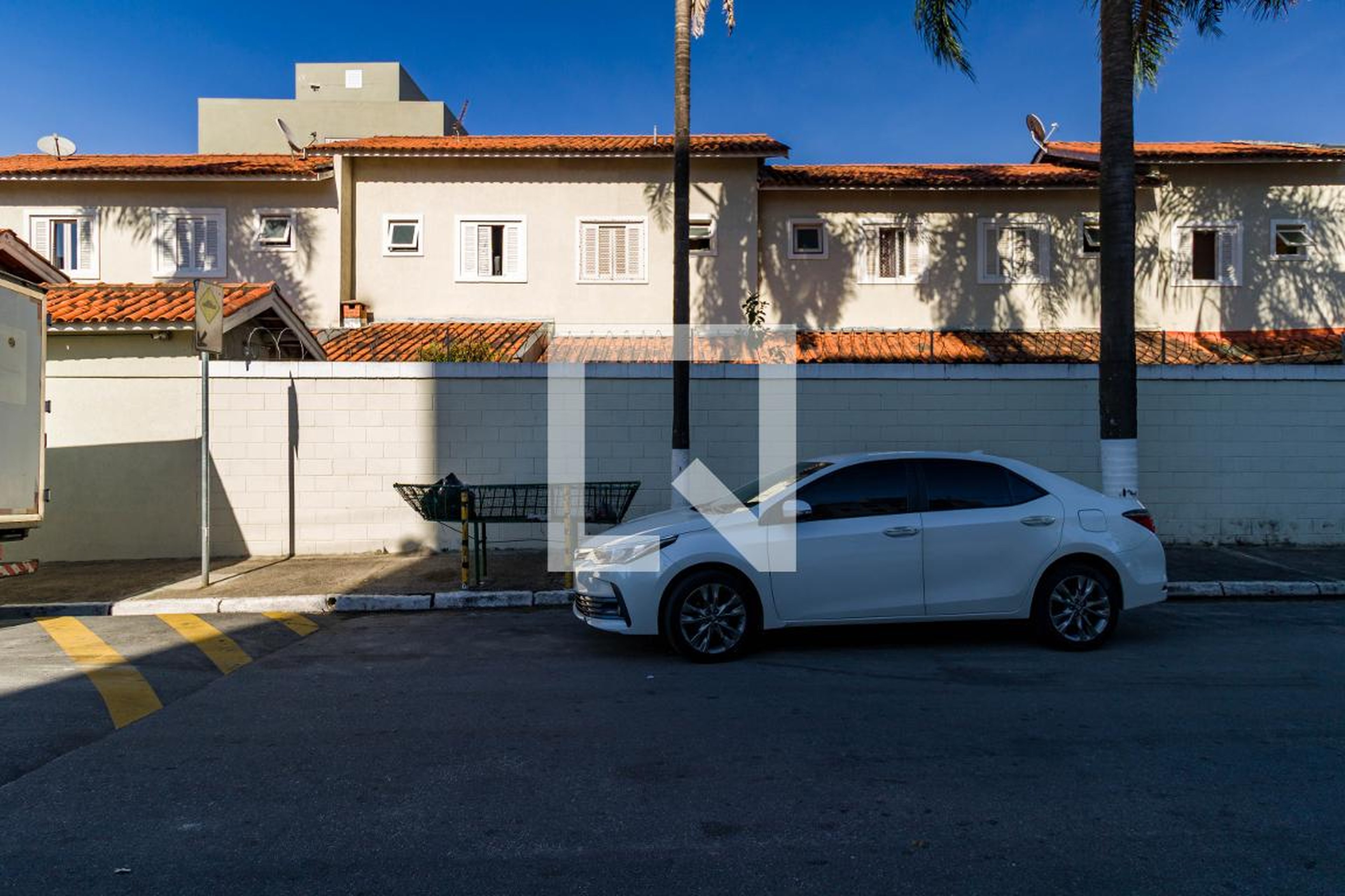 Fachada Condomínio em Rua Carlos Magalhães, 345