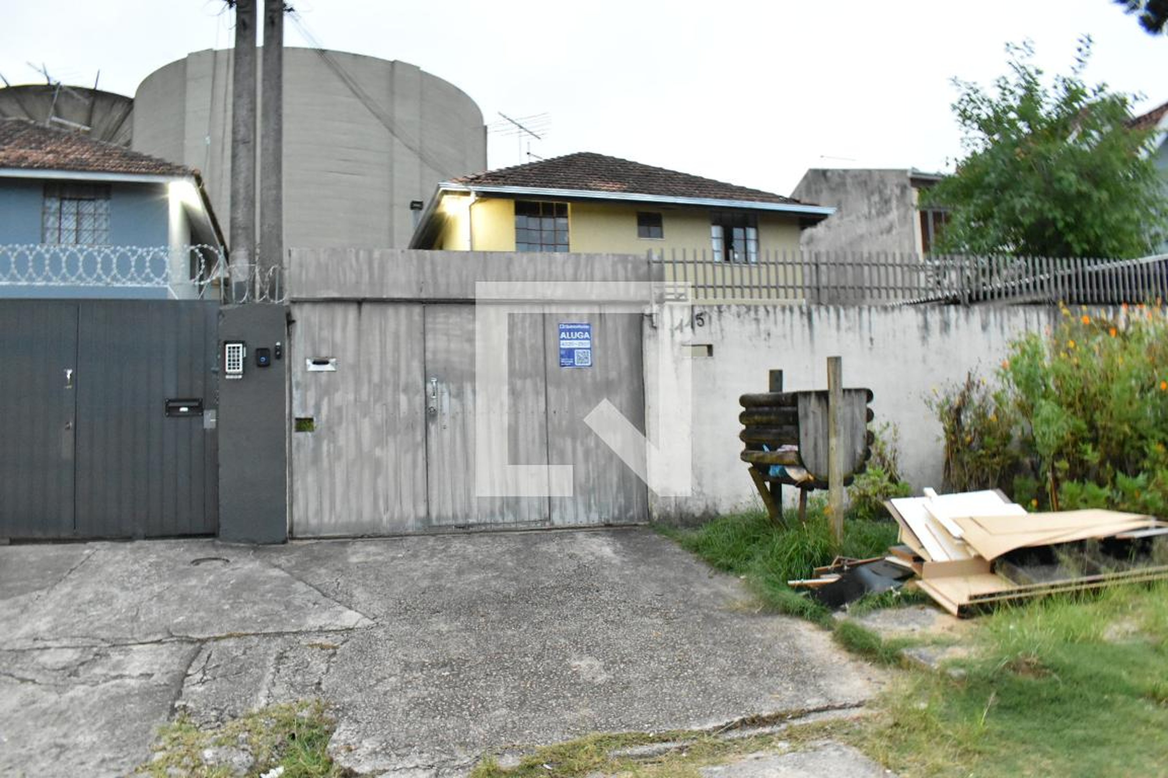 Fachada do condomínio Condomínio em Rua Theodoro Makiolka, 1445