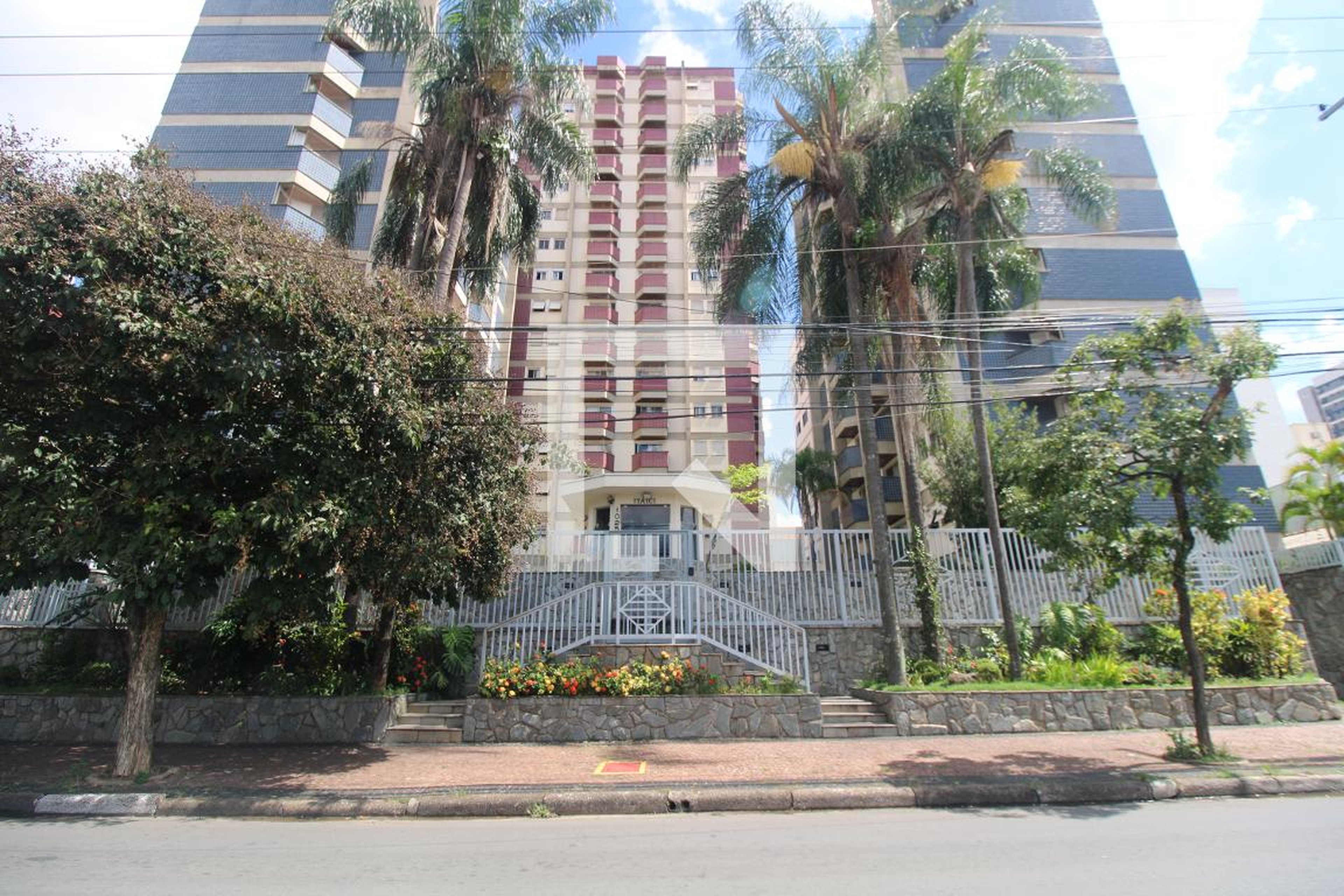 Fachada do condomínio Condomínio Itaici