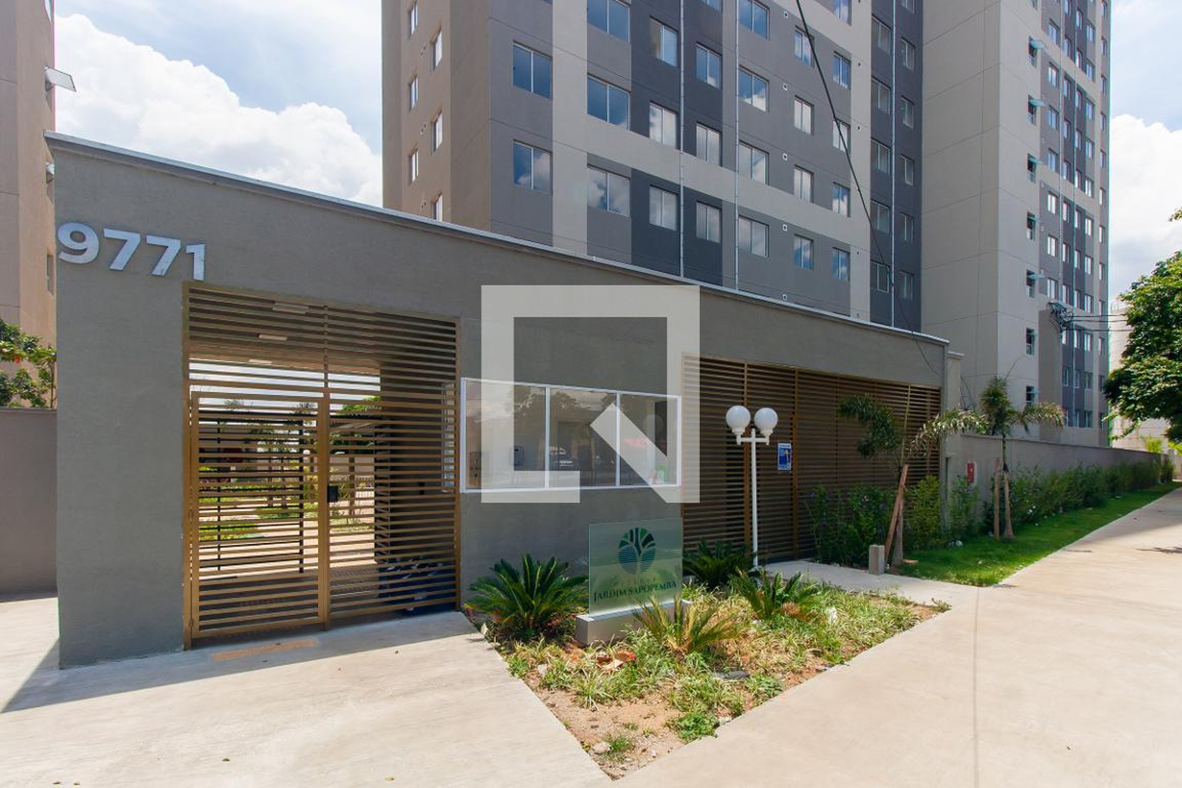 Fachada Condomínio em Rua Rodrigo Alonso, 9771